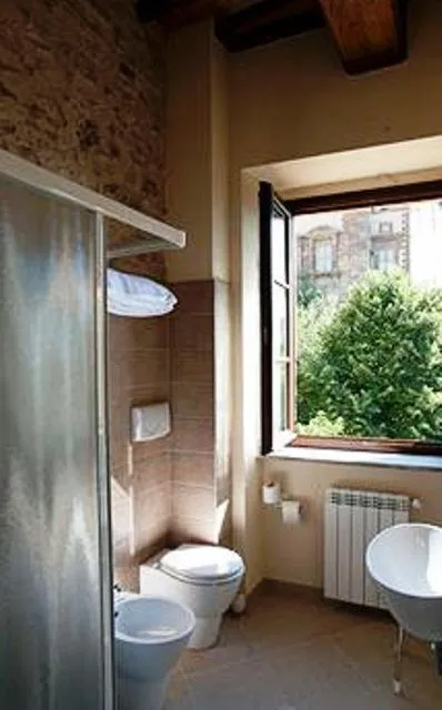 Bathroom in Arnolfo B&B