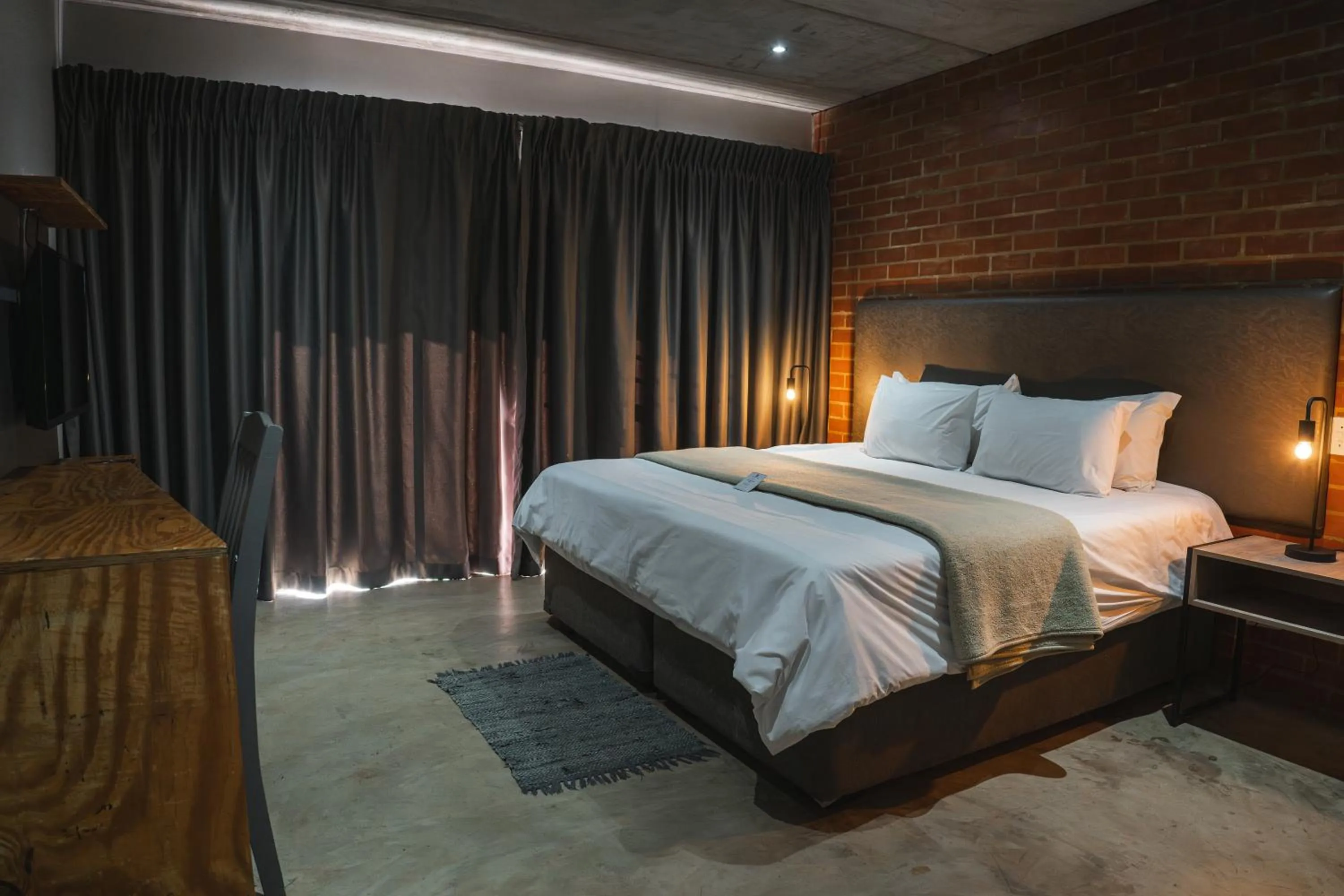 Photo of the whole room, Bed in The Wild Peach - Menlyn