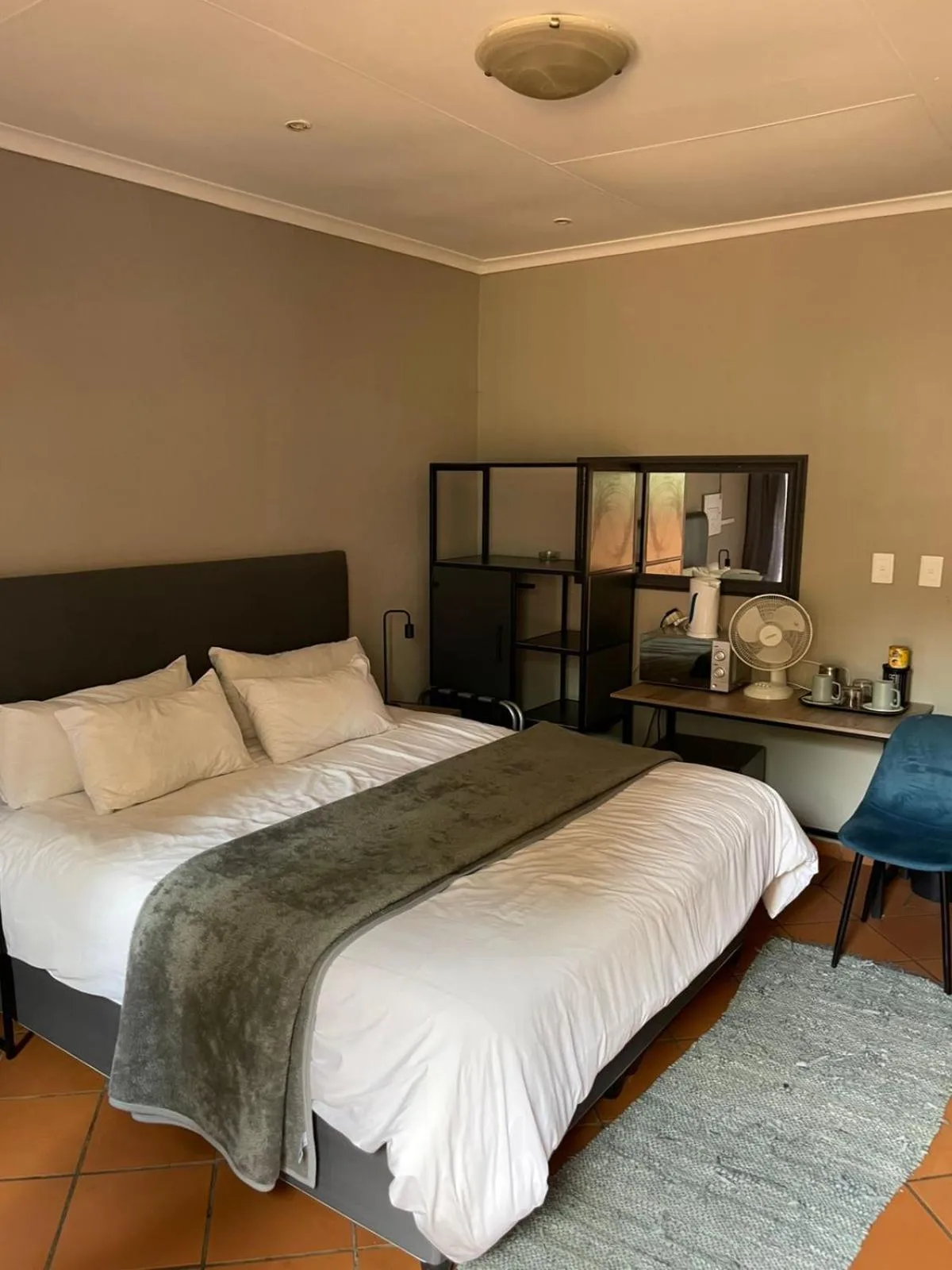 Photo of the whole room, Bed in The Wild Peach - Menlyn