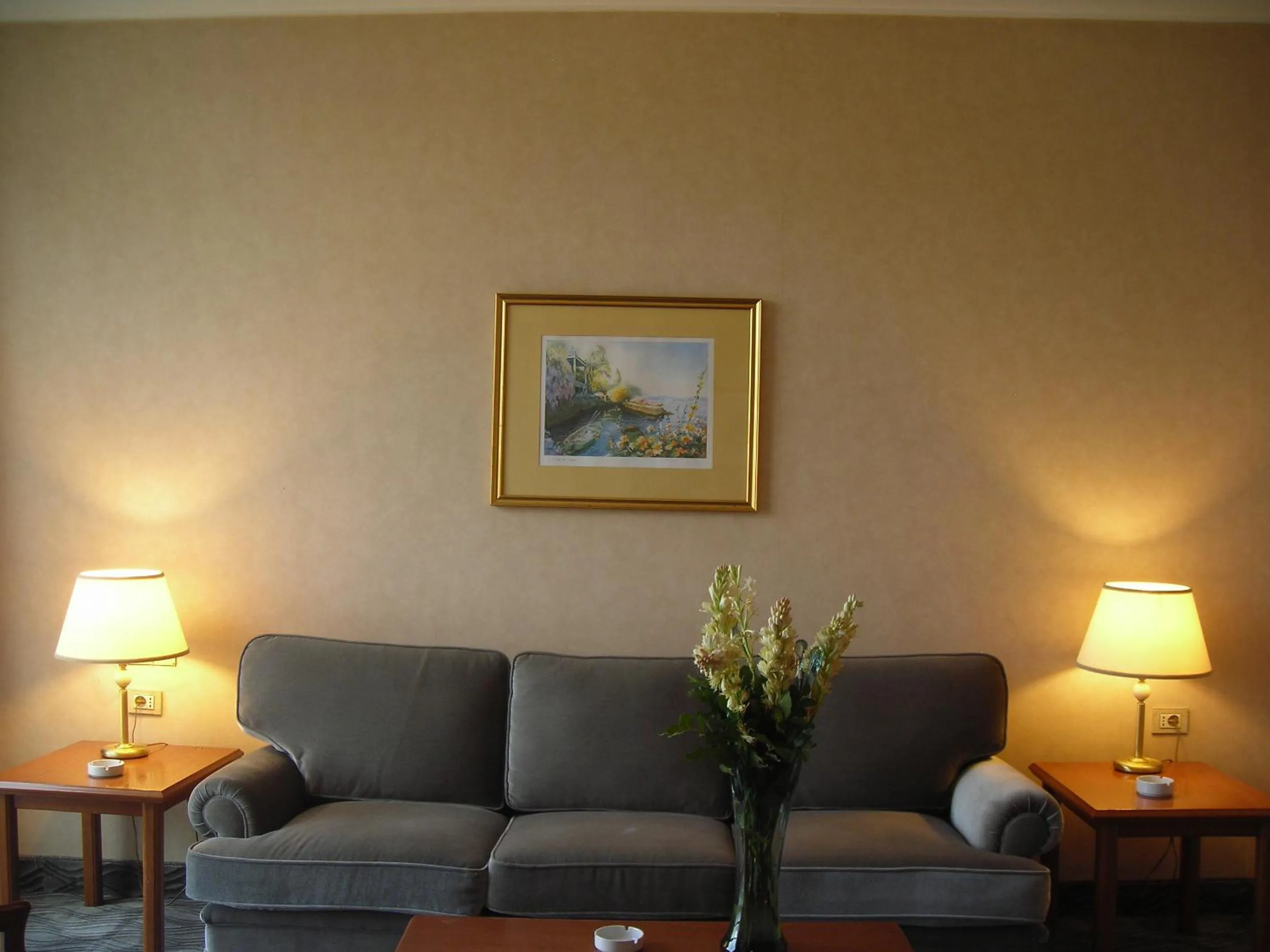 Living room in Bayview Hotel Beirut