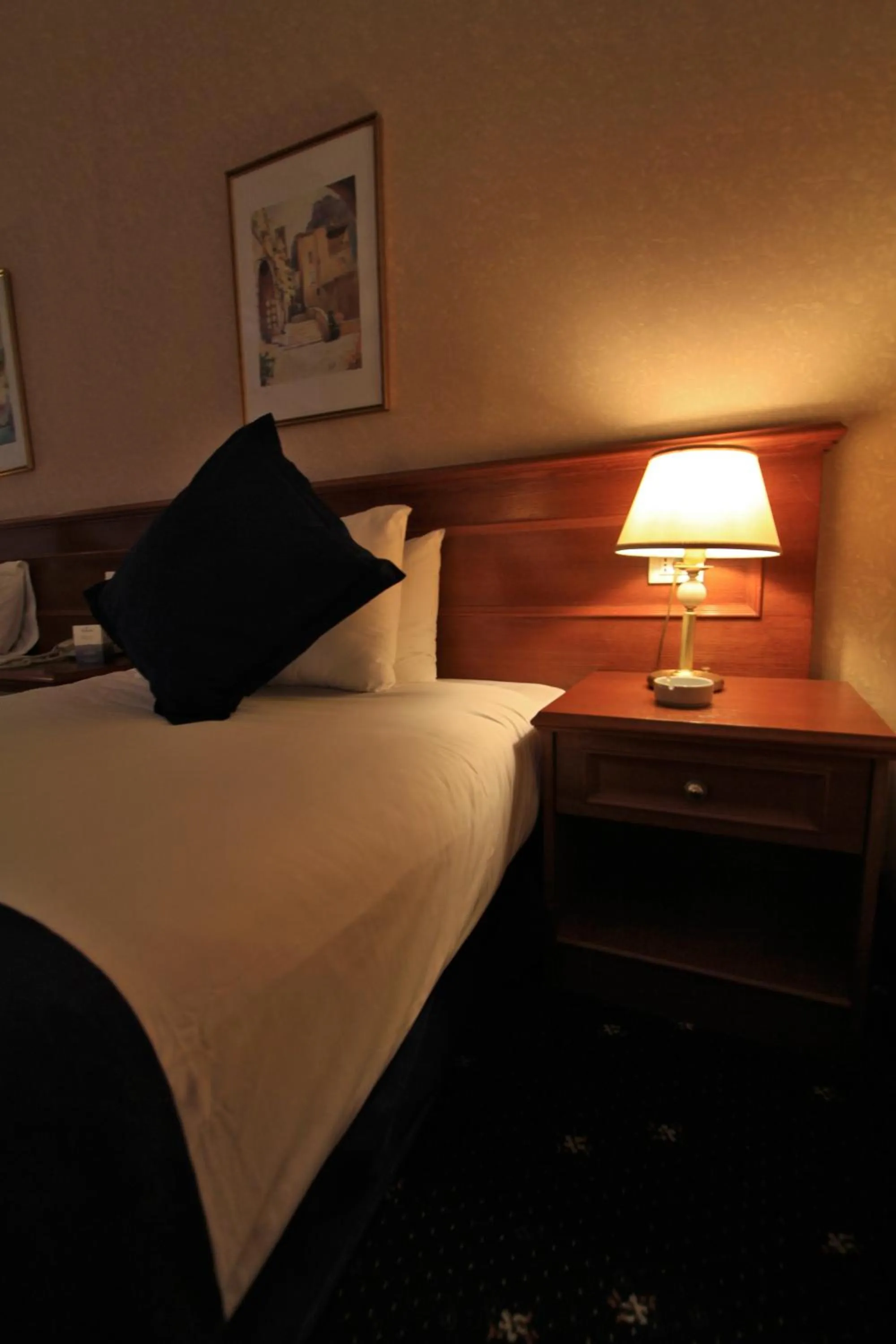 Bedroom, Bed in Bayview Hotel Beirut