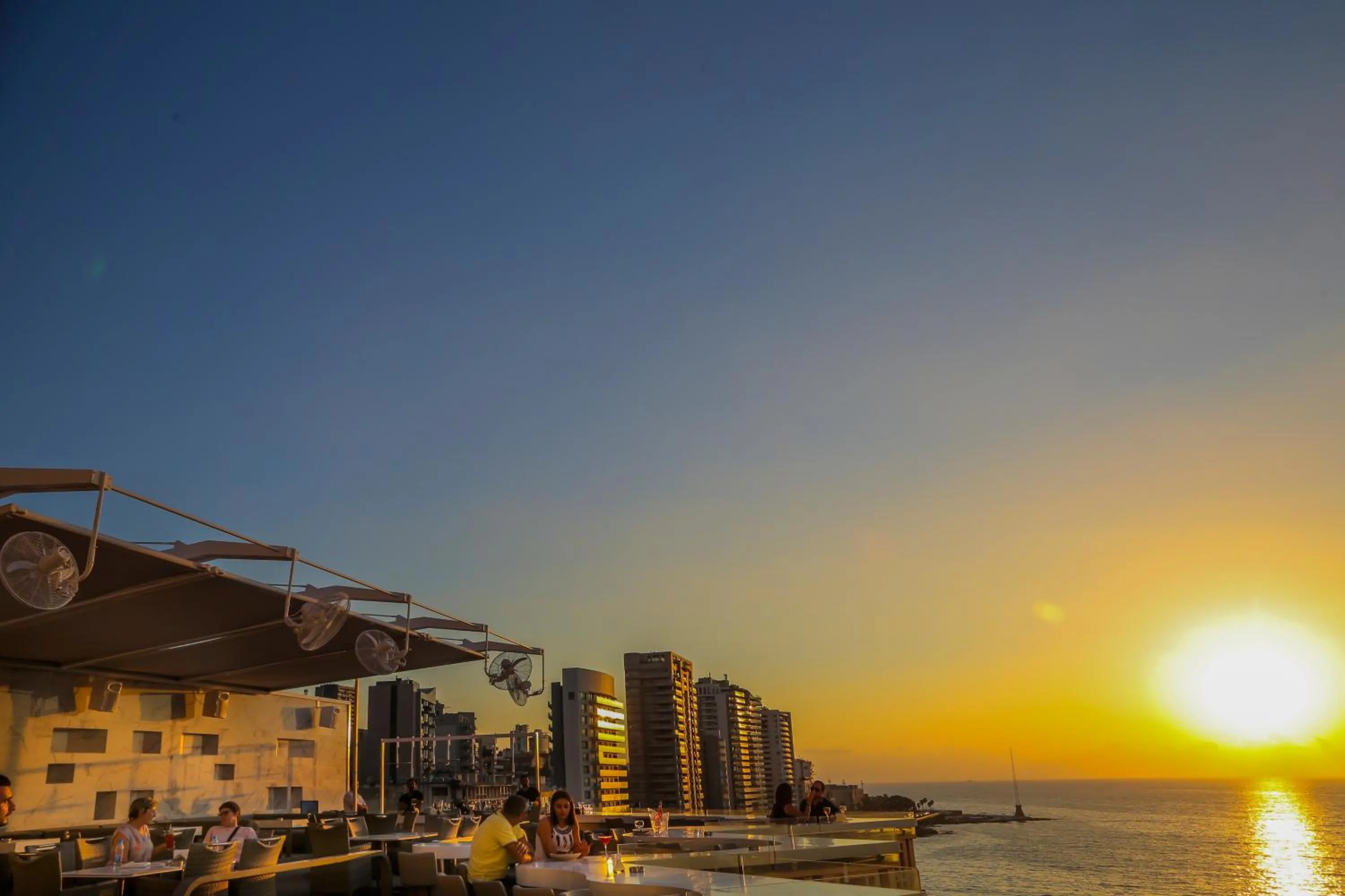 Lounge or bar in Bayview Hotel Beirut