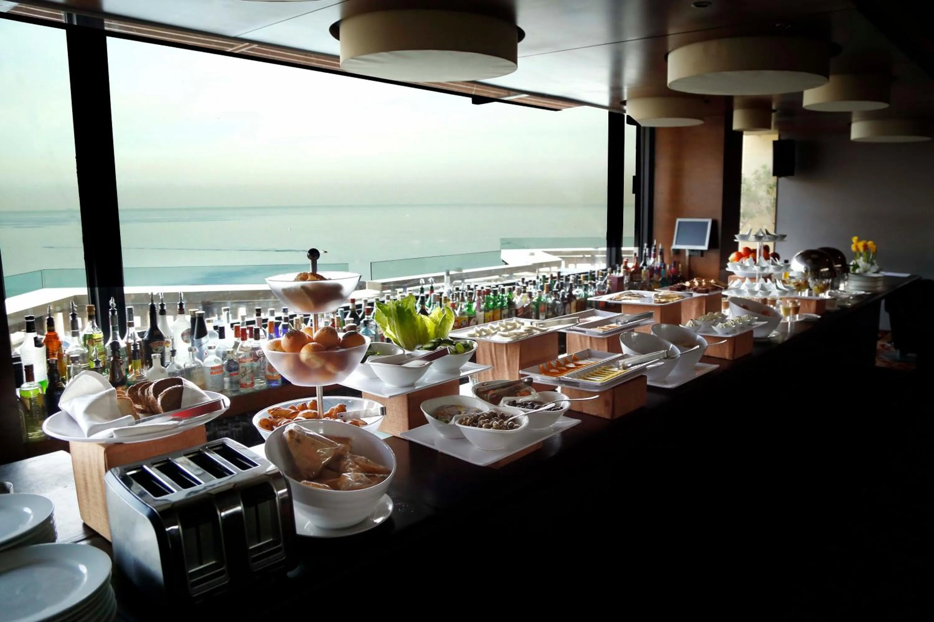 Restaurant/places to eat in Bayview Hotel Beirut