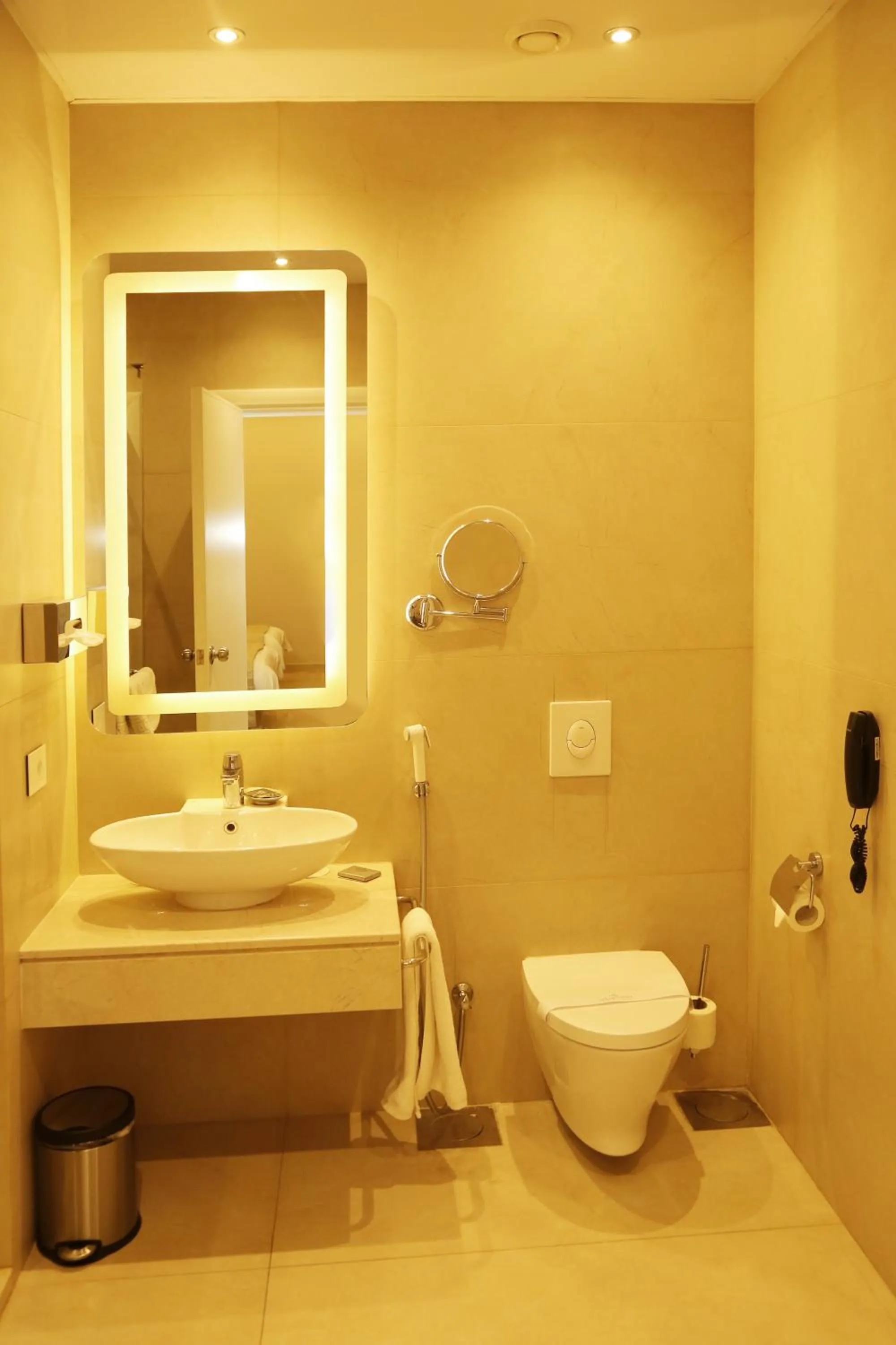 Toilet in Bayview Hotel Beirut