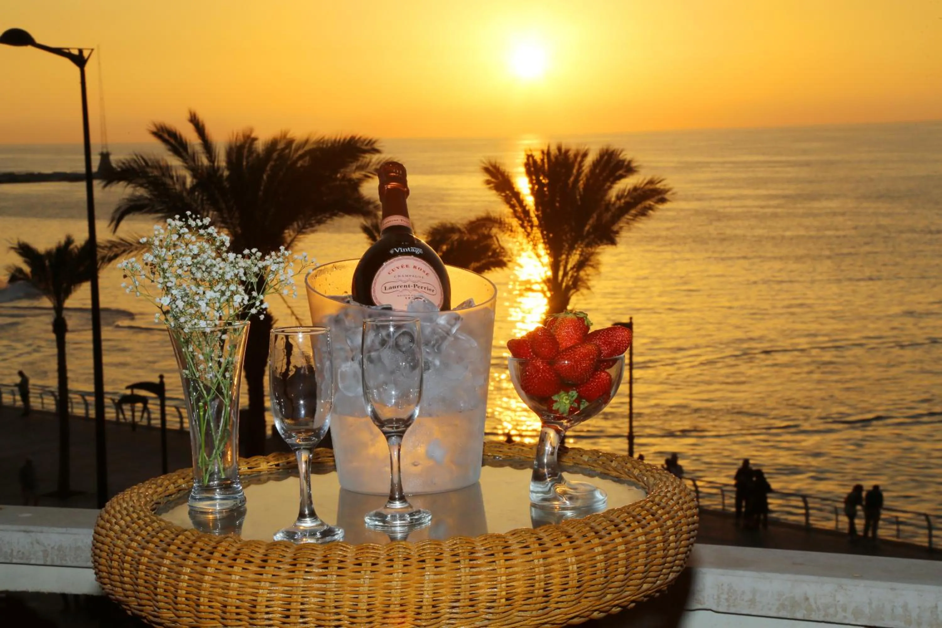 Restaurant/places to eat in Bayview Hotel Beirut