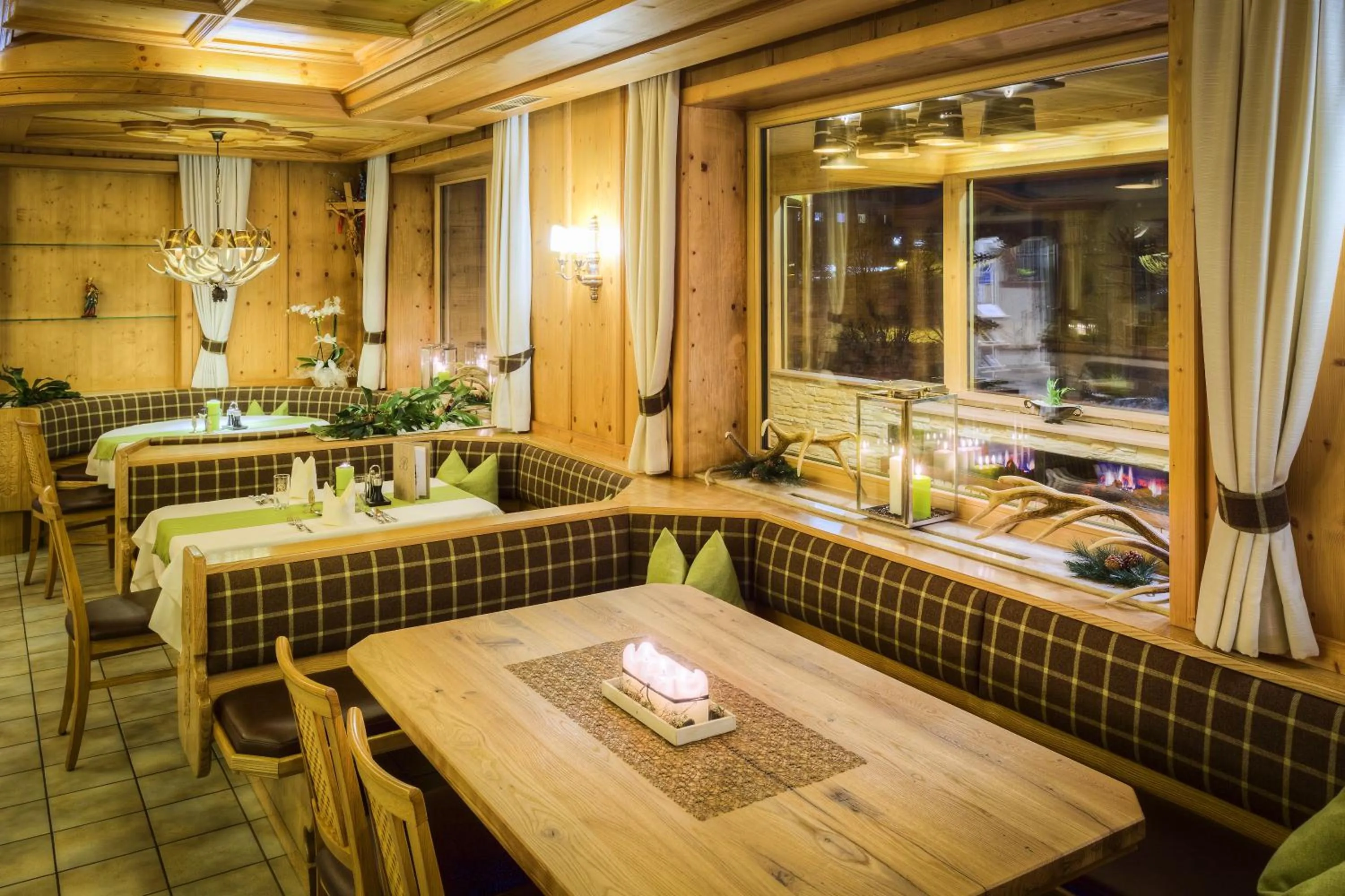 Restaurant/places to eat in Hotel Barbarahof Saalbach