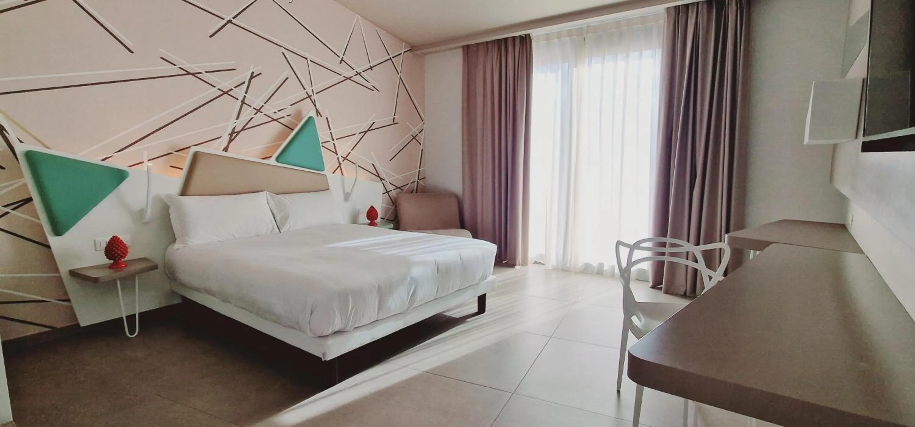 Bedroom, Bed in Saracen Sands Hotel & Congress Centre - Palermo