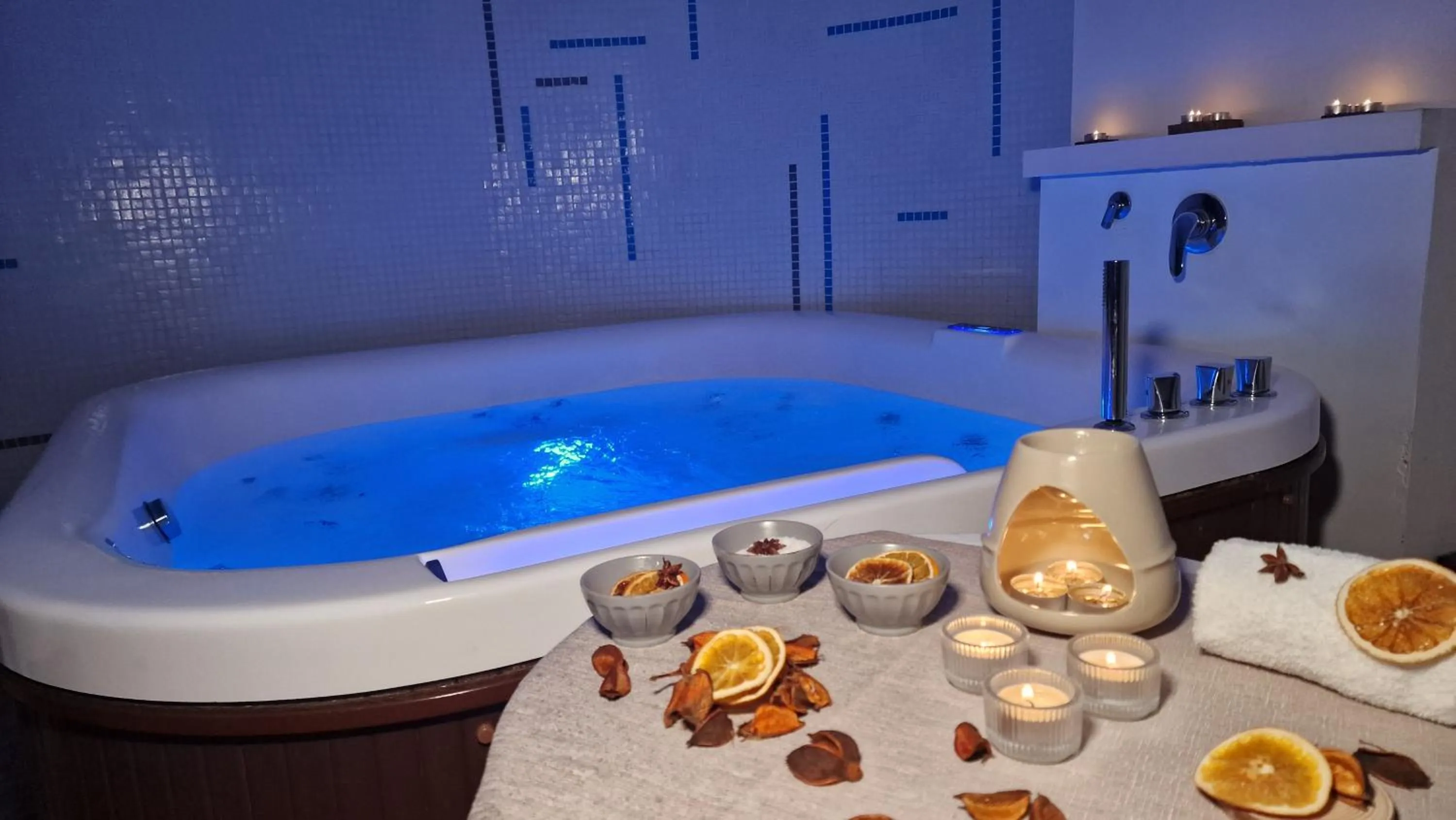 Hot Tub in Saracen Sands Hotel & Congress Centre - Palermo
