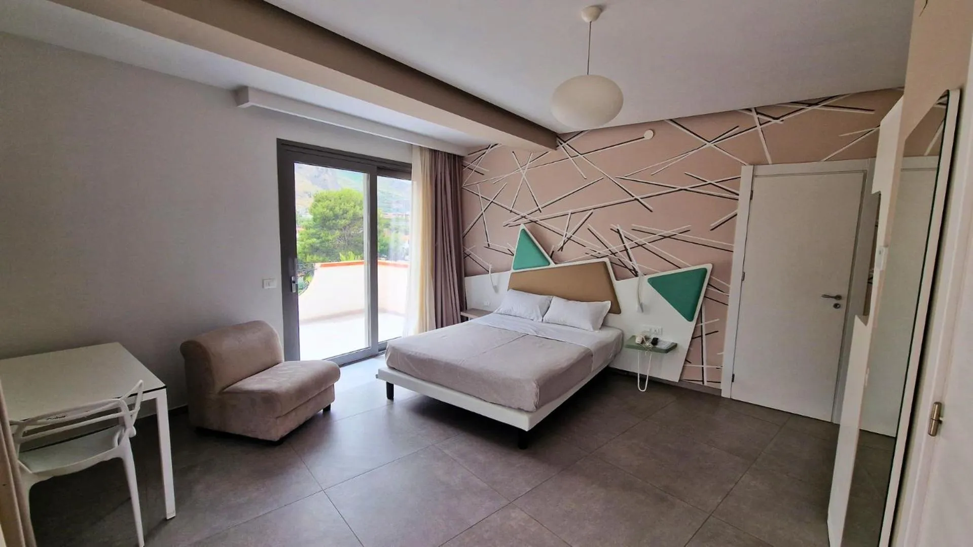 Bedroom, Bed in Saracen Sands Hotel & Congress Centre - Palermo