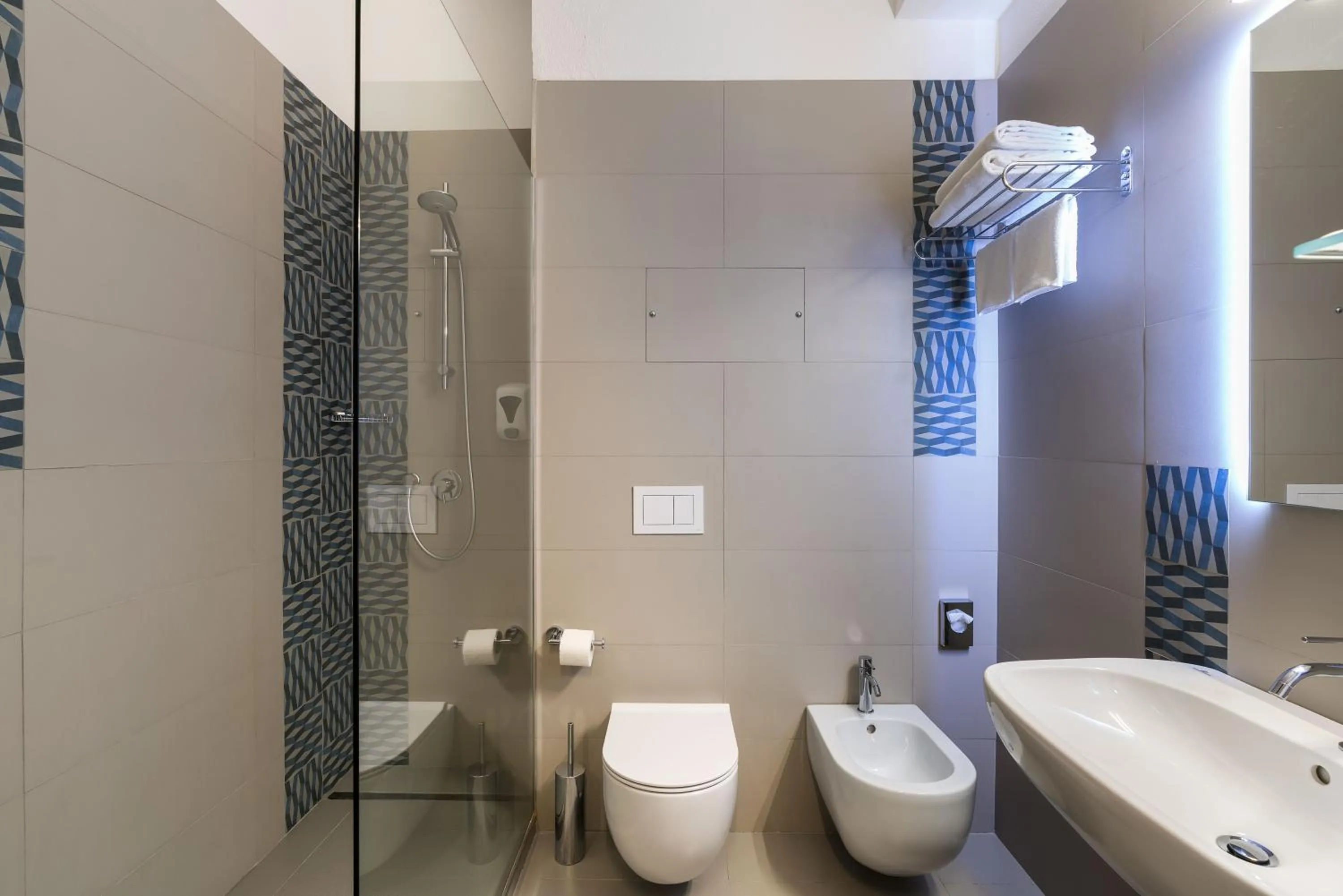 Shower in Saracen Sands Hotel & Congress Centre - Palermo