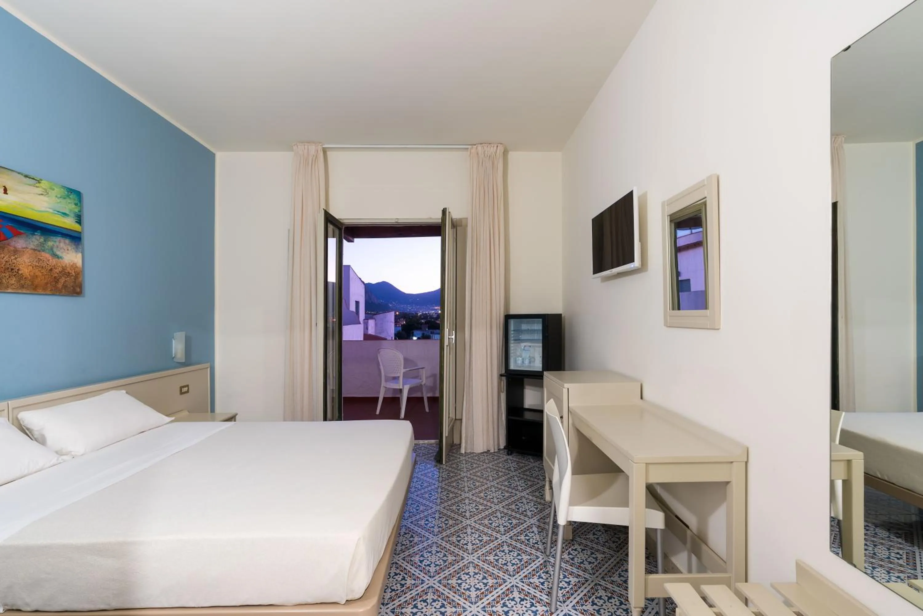 Bedroom, Bed in Saracen Sands Hotel & Congress Centre - Palermo