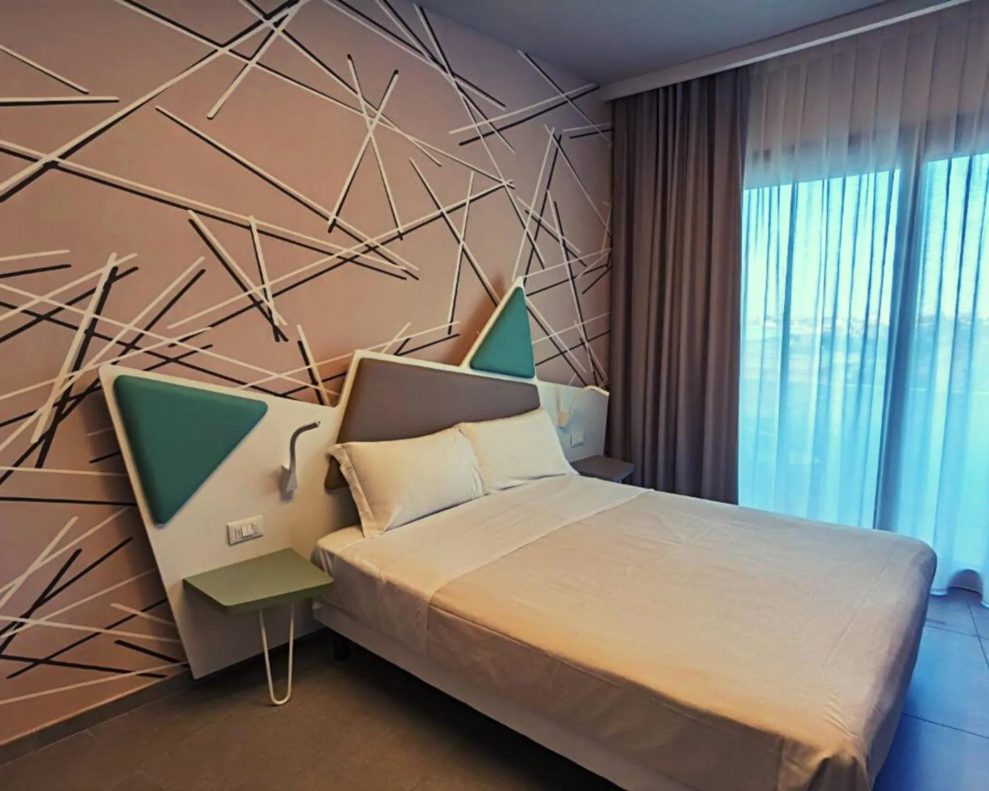 Bedroom, Bed in Saracen Sands Hotel & Congress Centre - Palermo