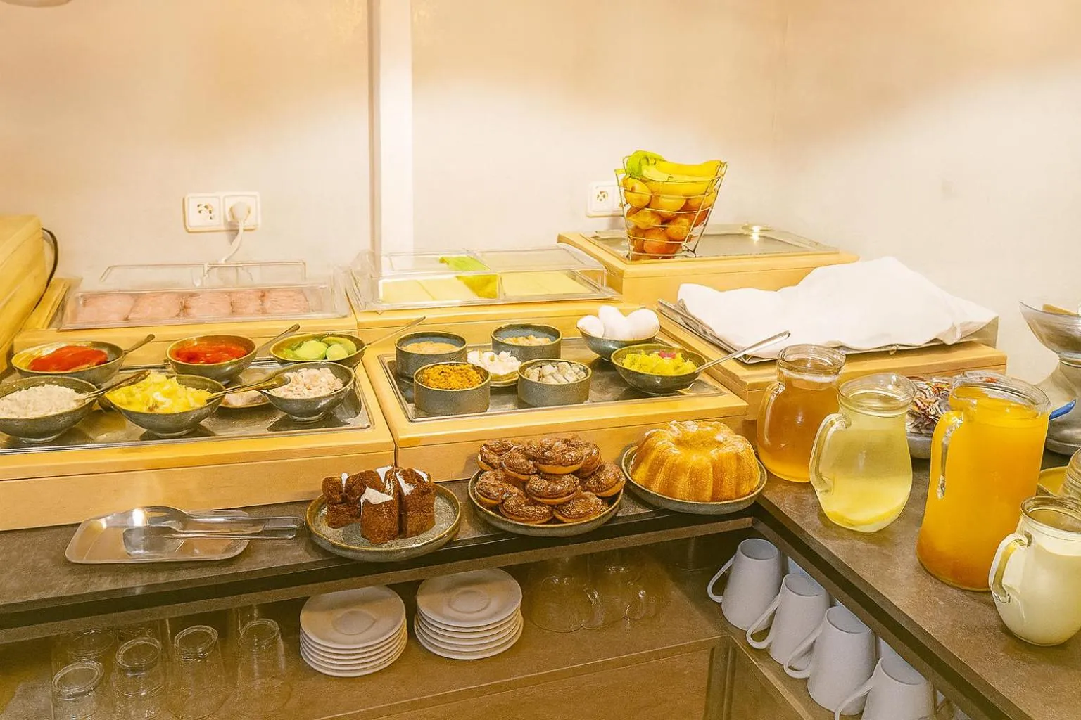 Buffet breakfast in Pension Falconi