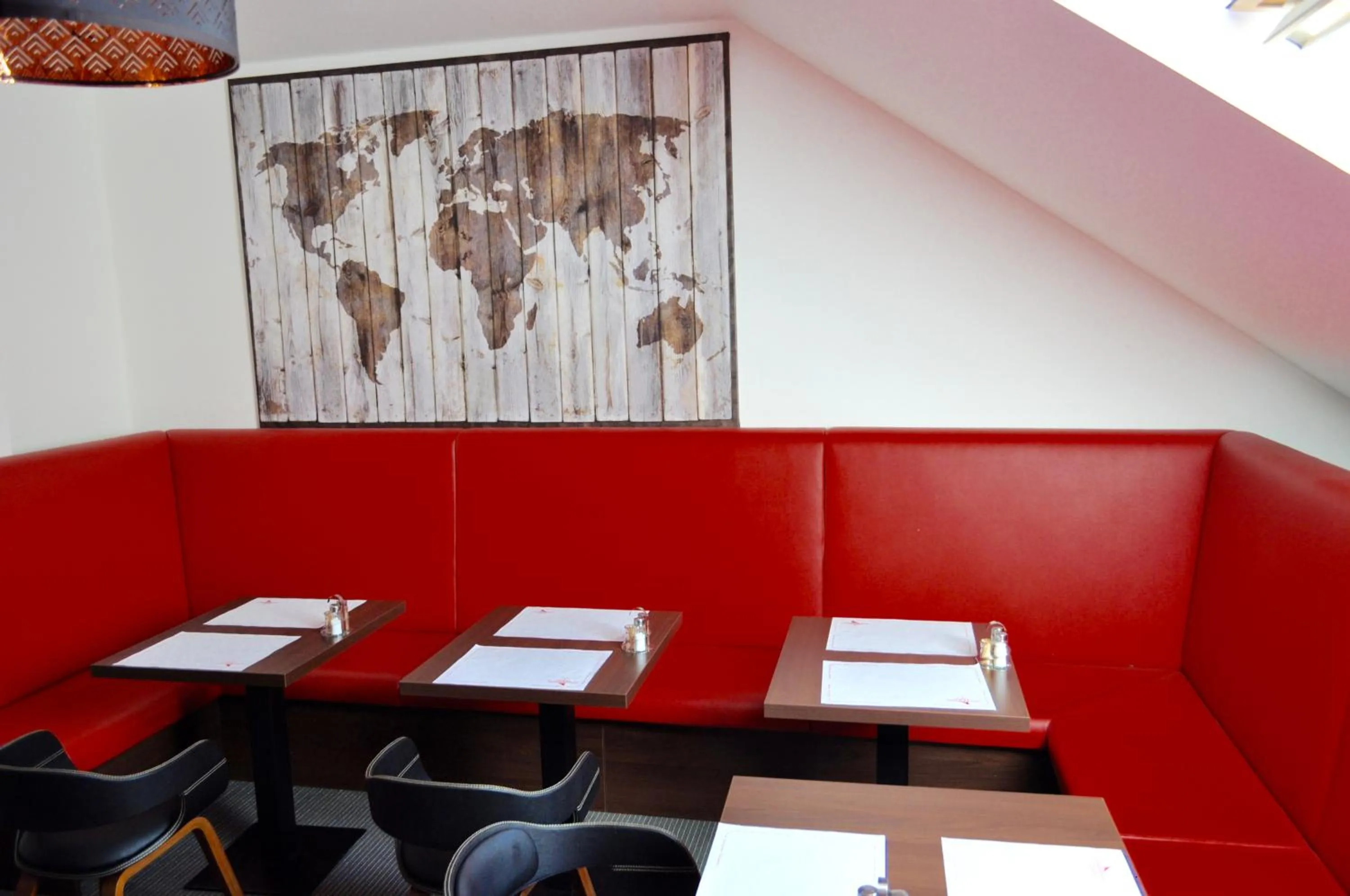 Restaurant/places to eat in Pension Falconi