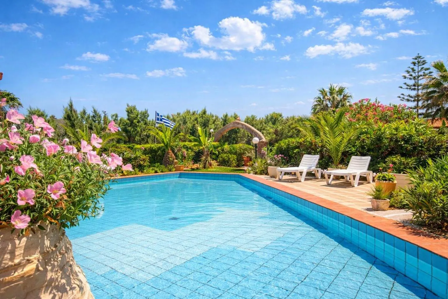 Swimming pool in Stavros Villas&Apartments