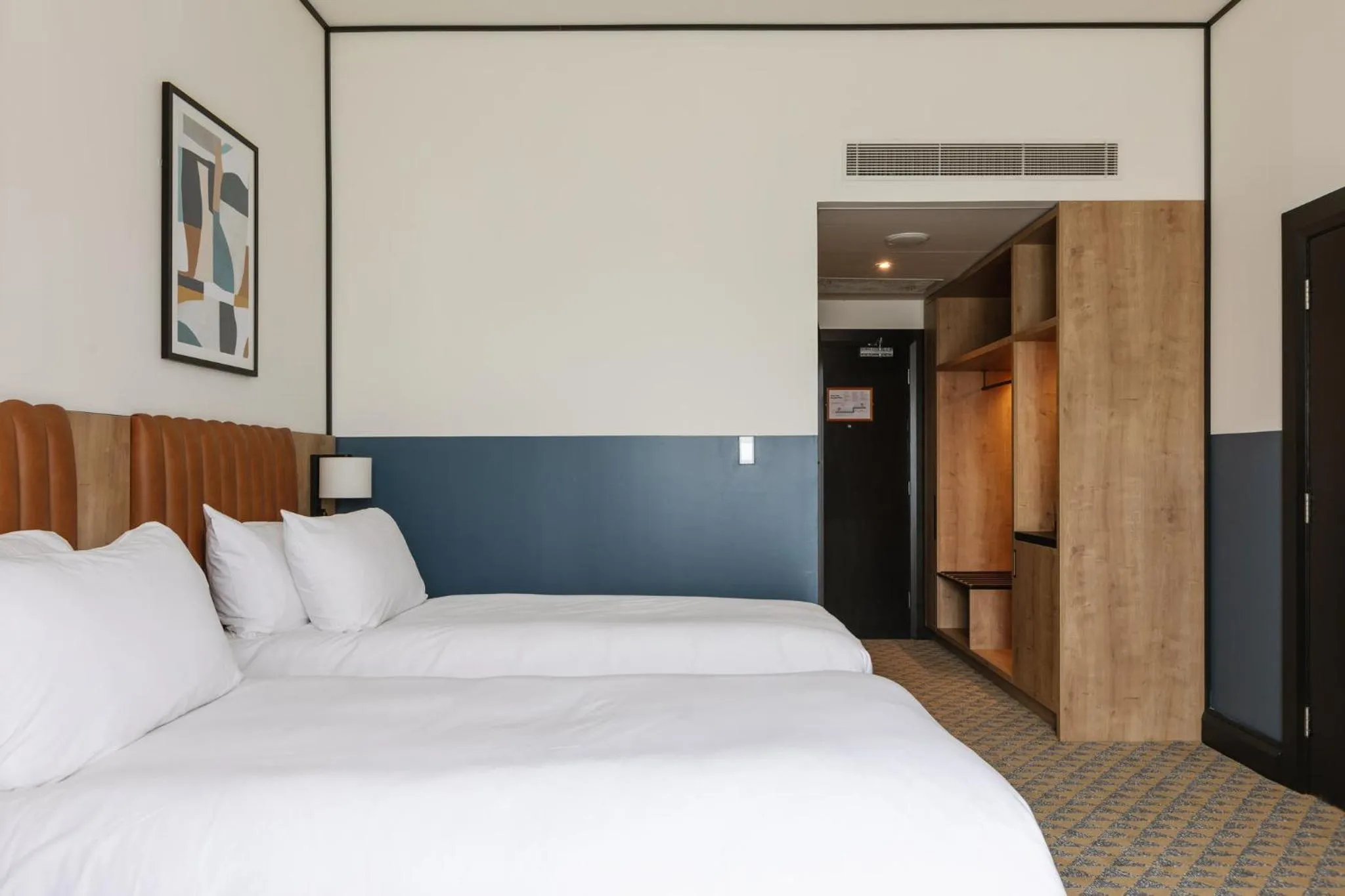 Photo of the whole room, Bed in voco Belfast by IHG