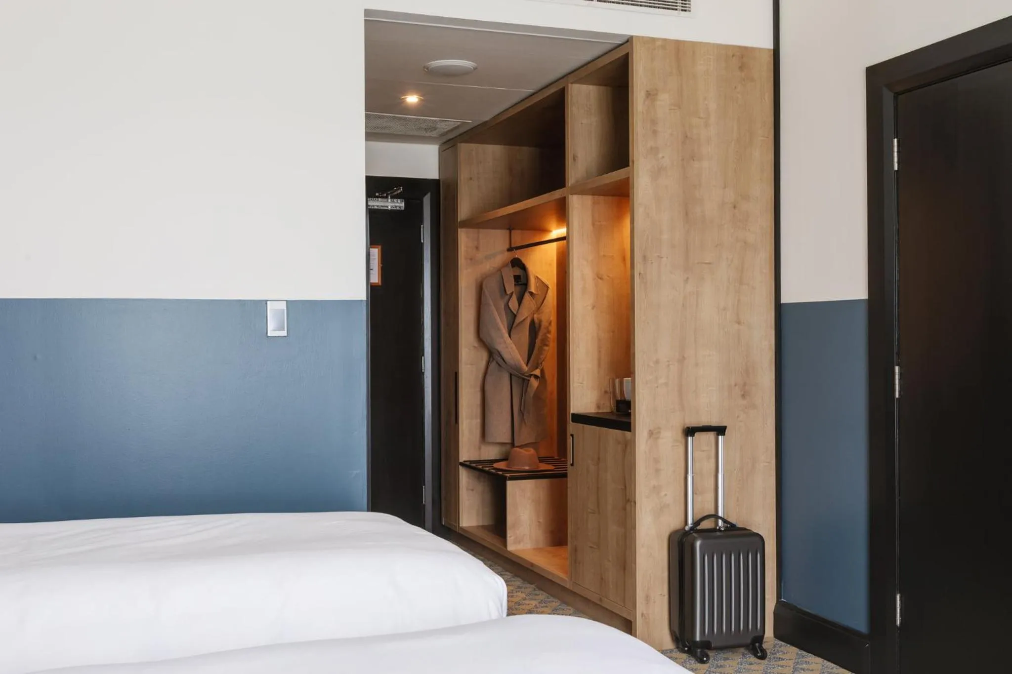 Photo of the whole room, Bed in voco Belfast by IHG