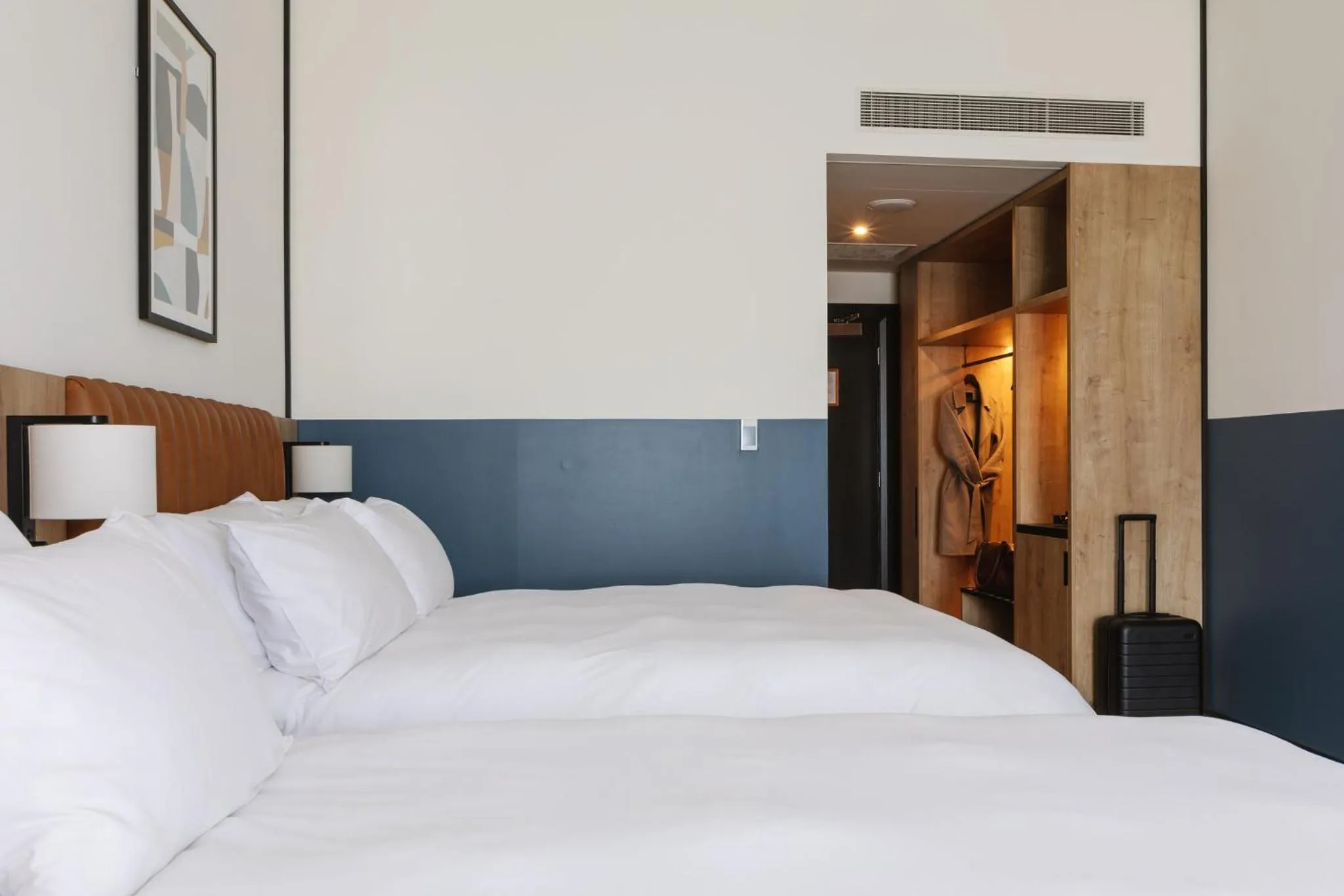 Photo of the whole room, Bed in voco Belfast by IHG