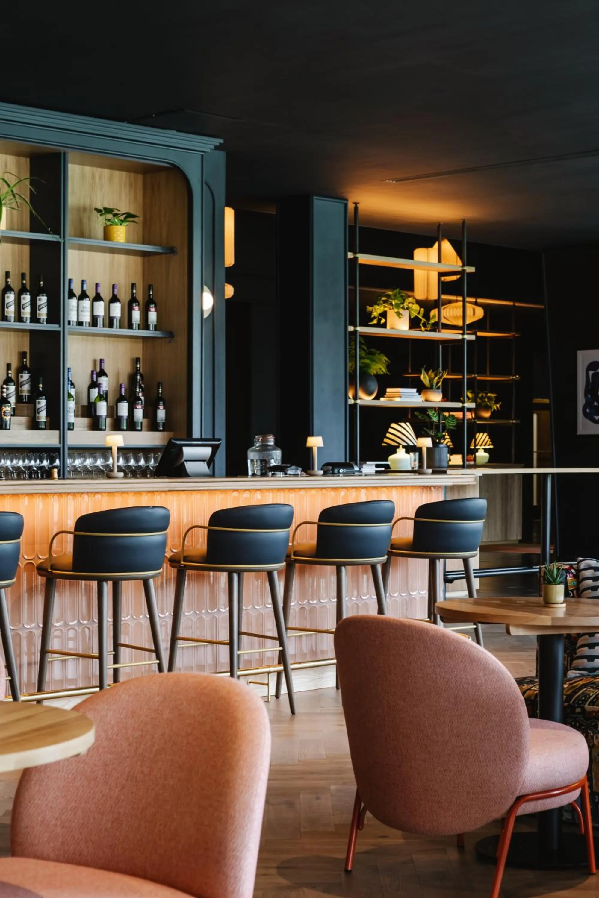 Lounge or bar in Radisson Blu Hotel Belfast