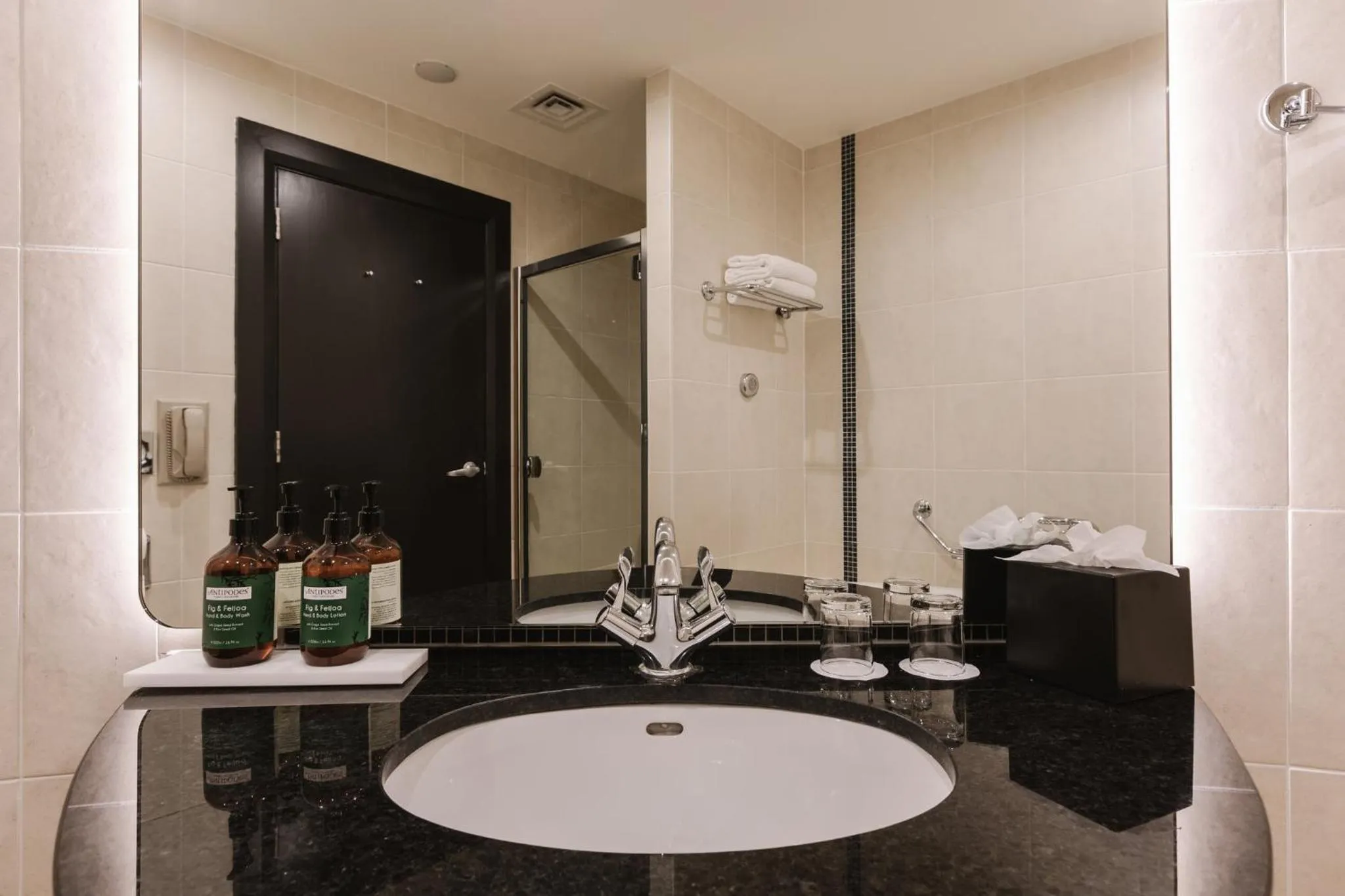 Photo of the whole room in Radisson Blu Hotel Belfast