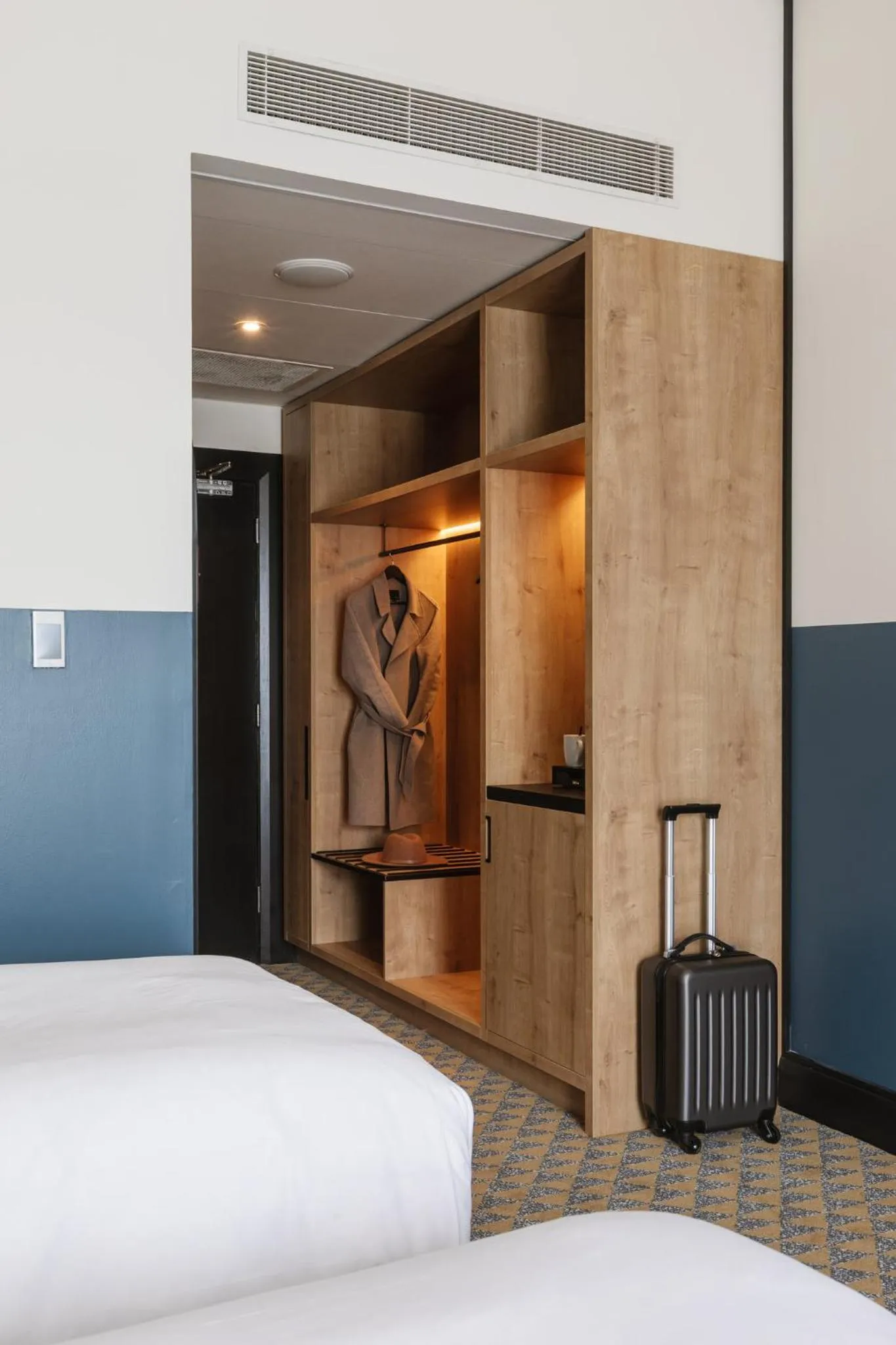 Photo of the whole room, Bed in voco Belfast by IHG