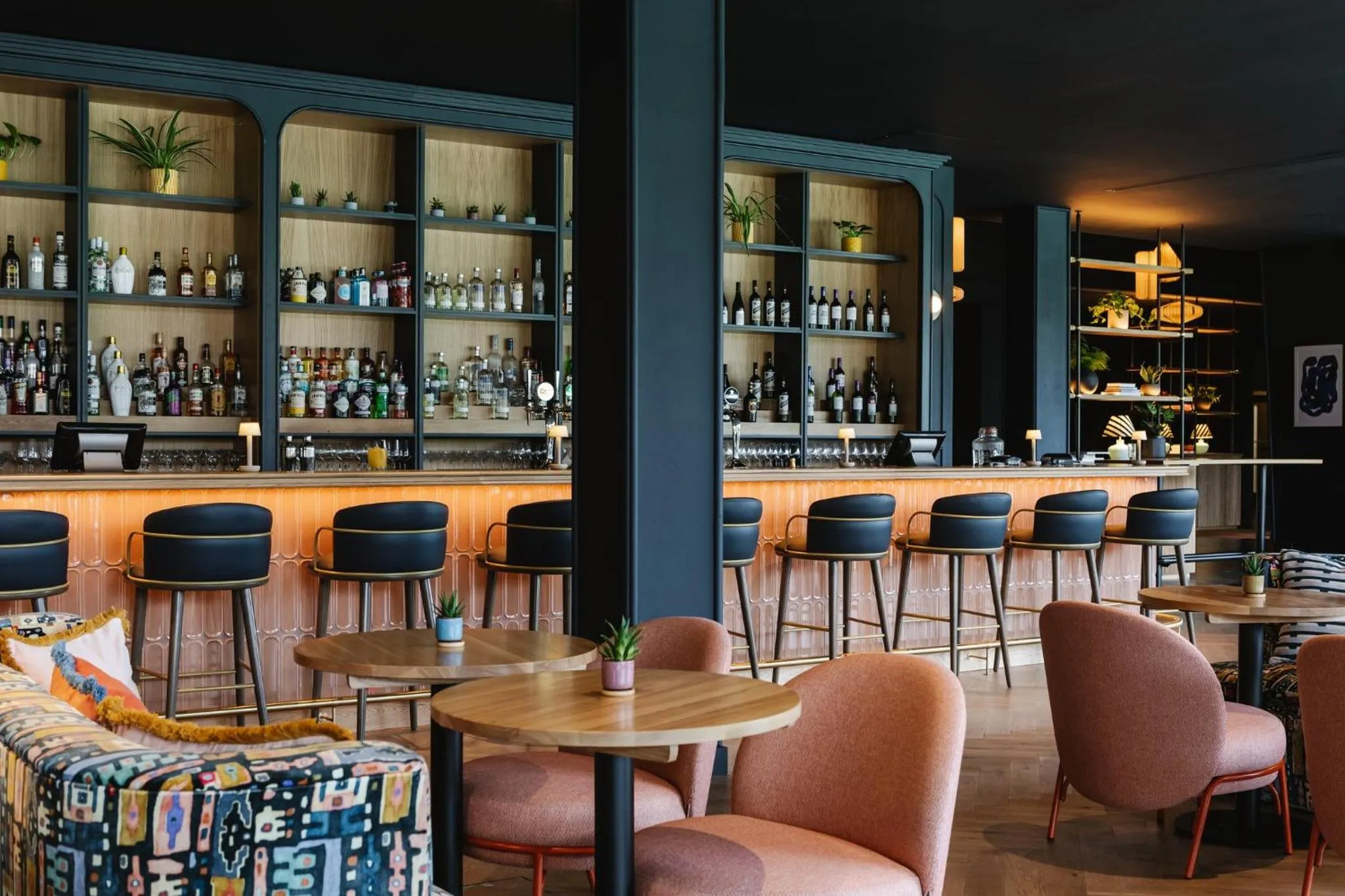 Lounge or bar in Radisson Blu Hotel Belfast