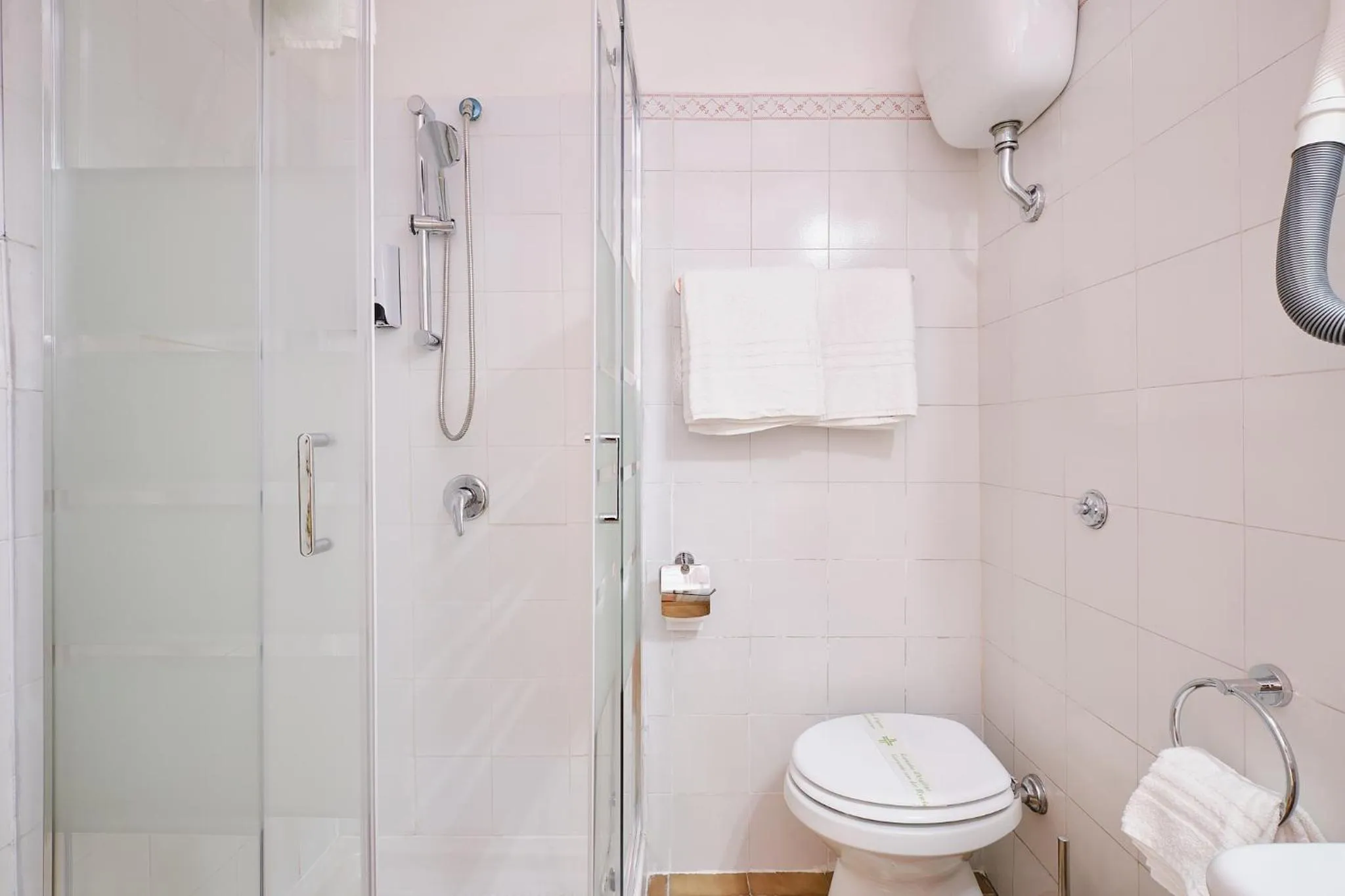 Shower in Albergo Della Posta