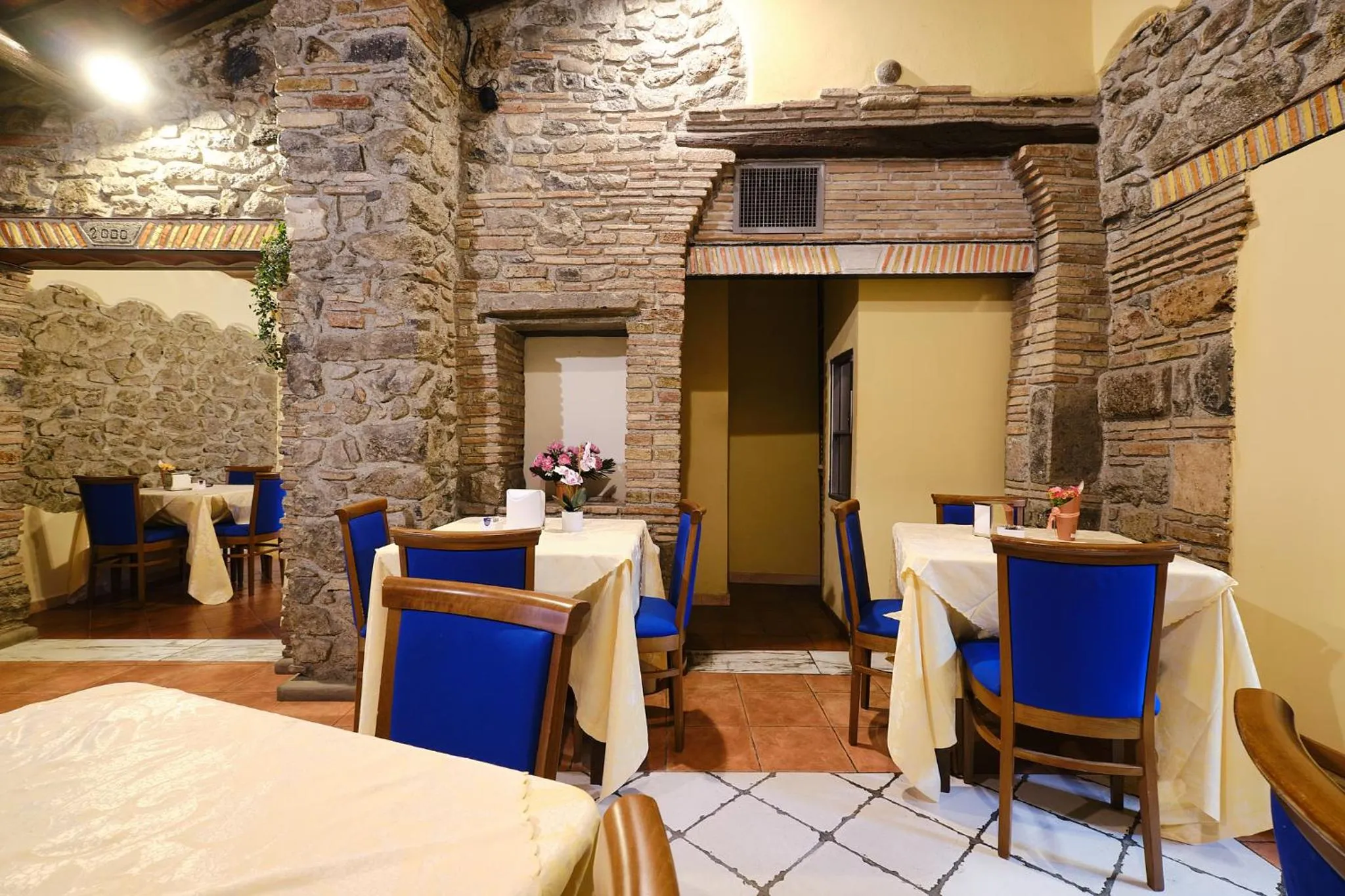 Restaurant/places to eat in Albergo Della Posta