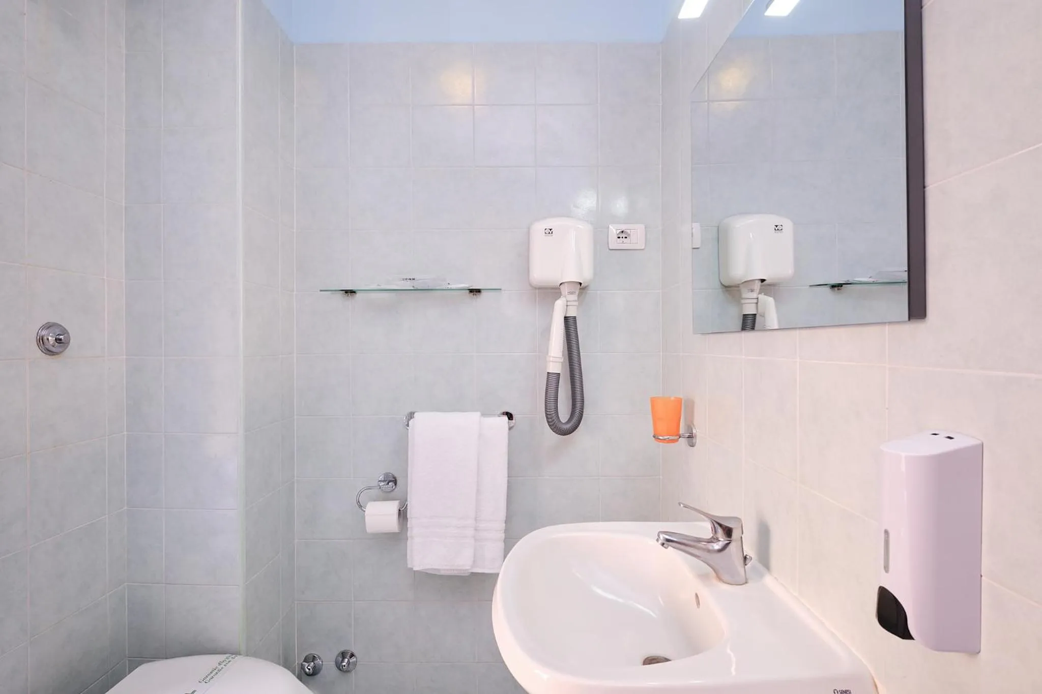 Bathroom in Albergo Della Posta