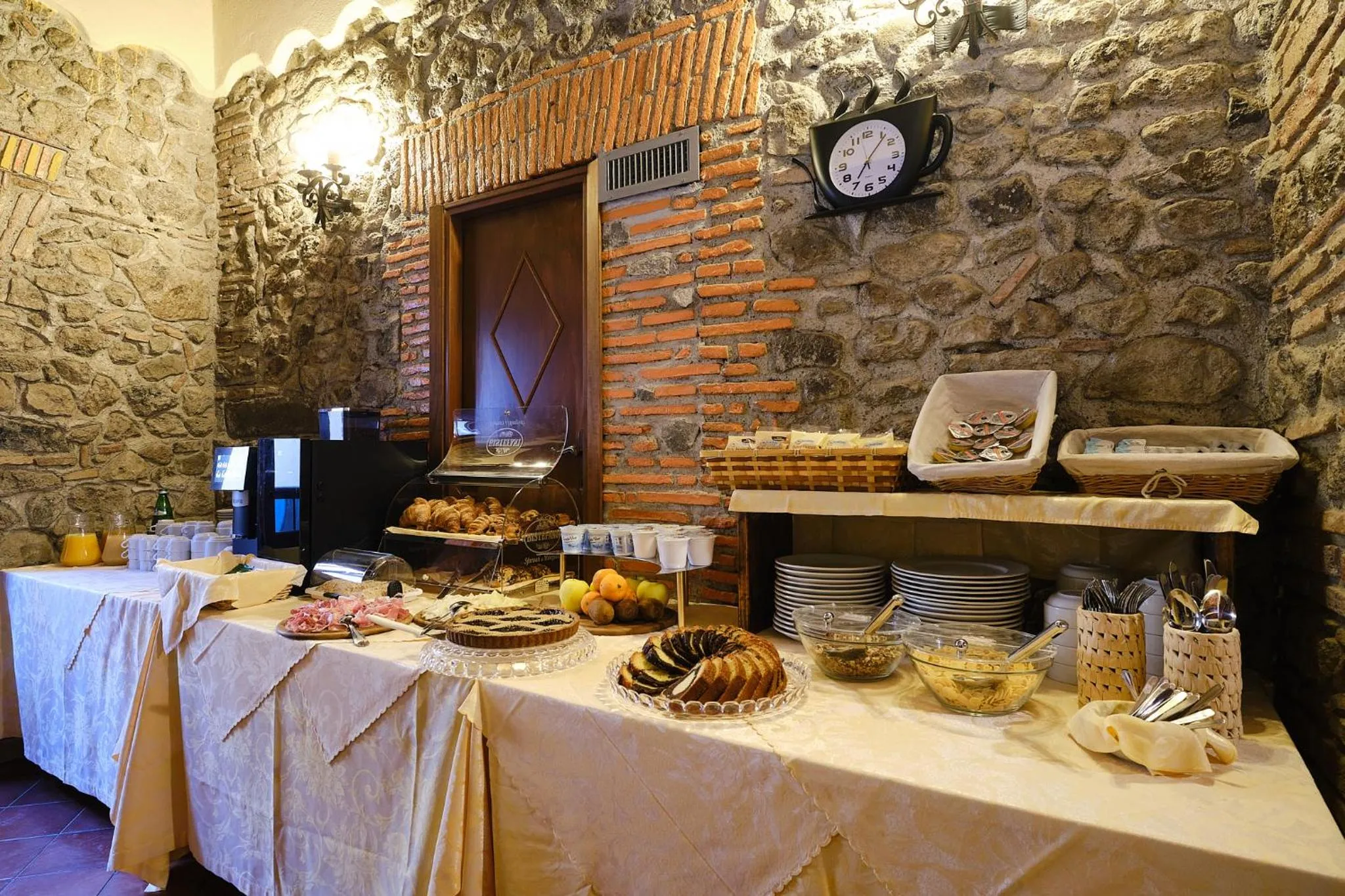 Food and drinks in Albergo Della Posta