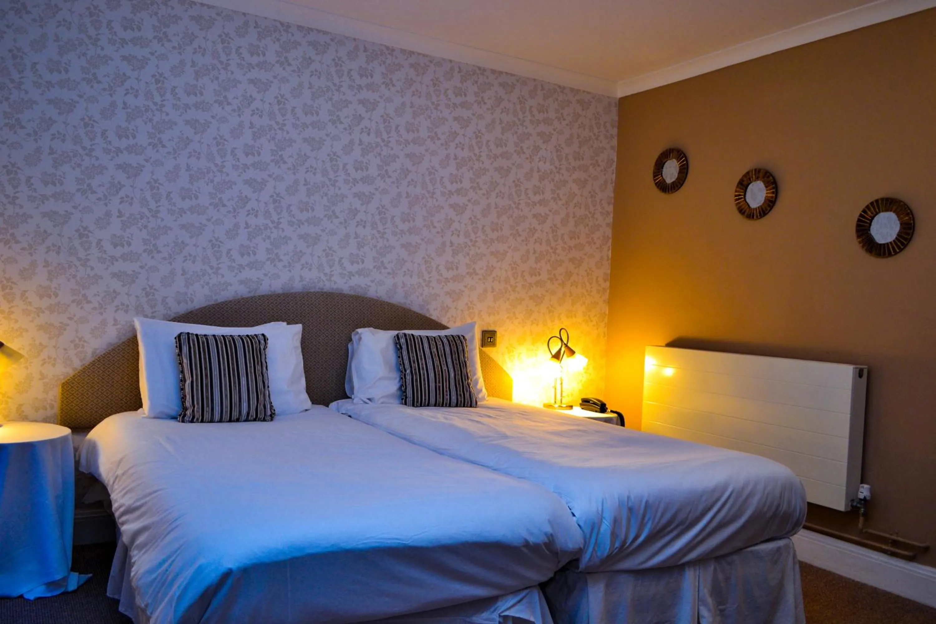 Bed in Ty Newydd Country Hotel