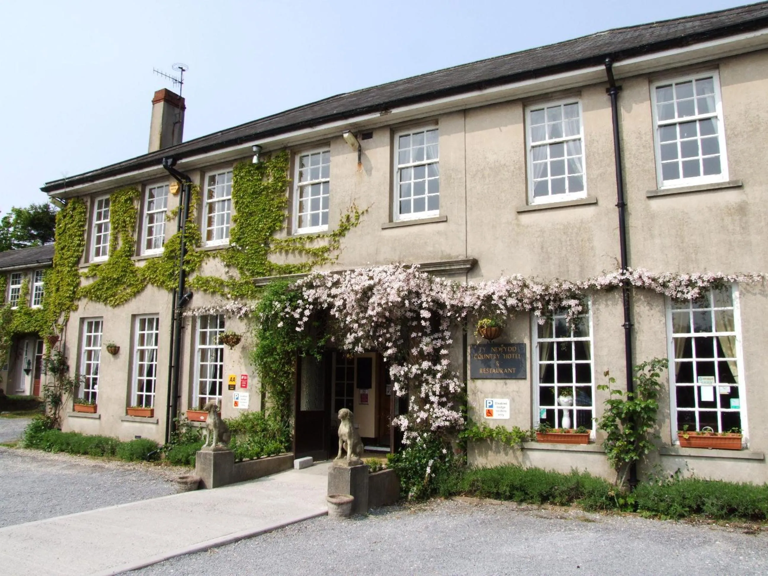 Property building in Ty Newydd Country Hotel