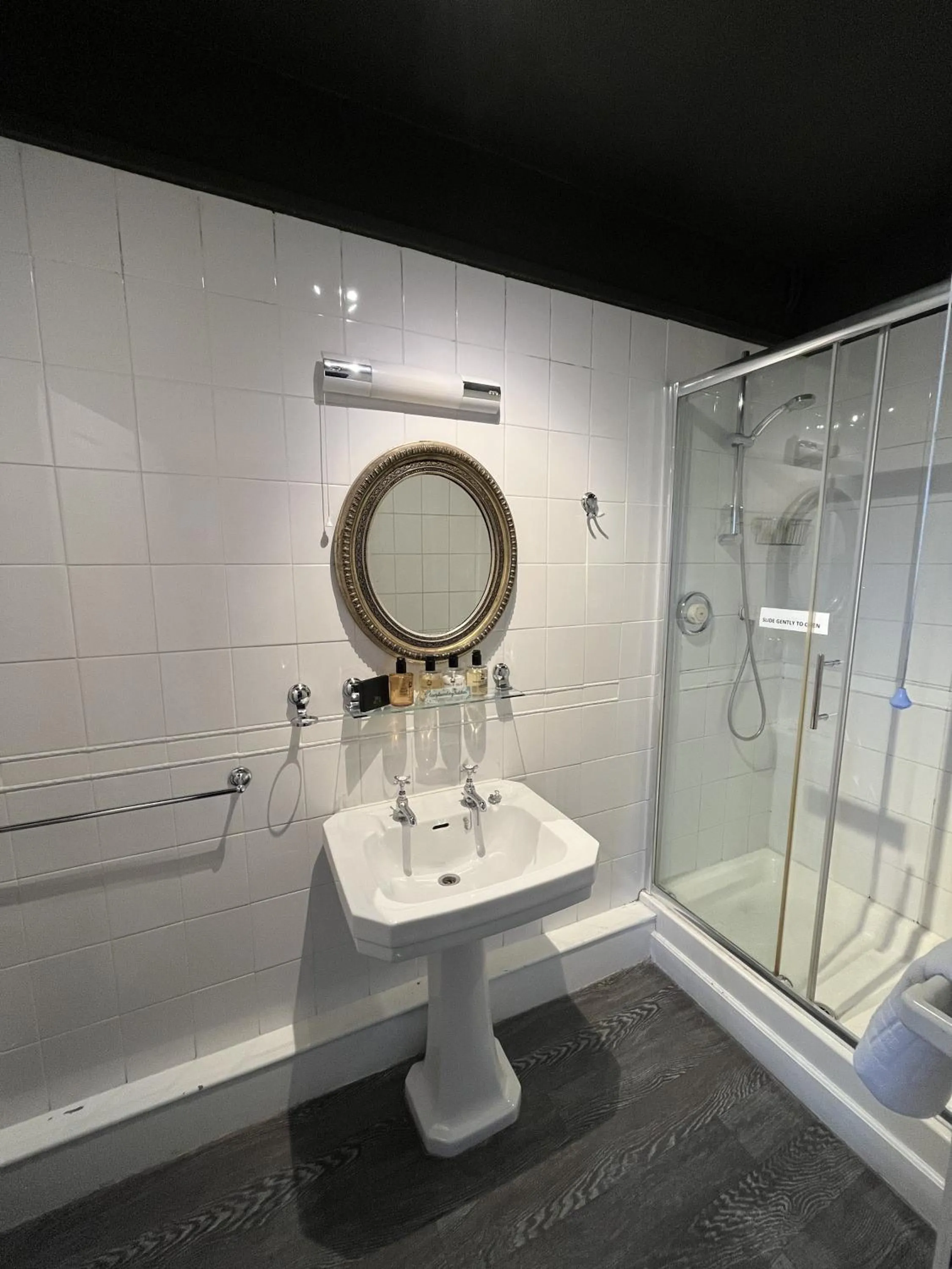 Bathroom in The Kings Arms