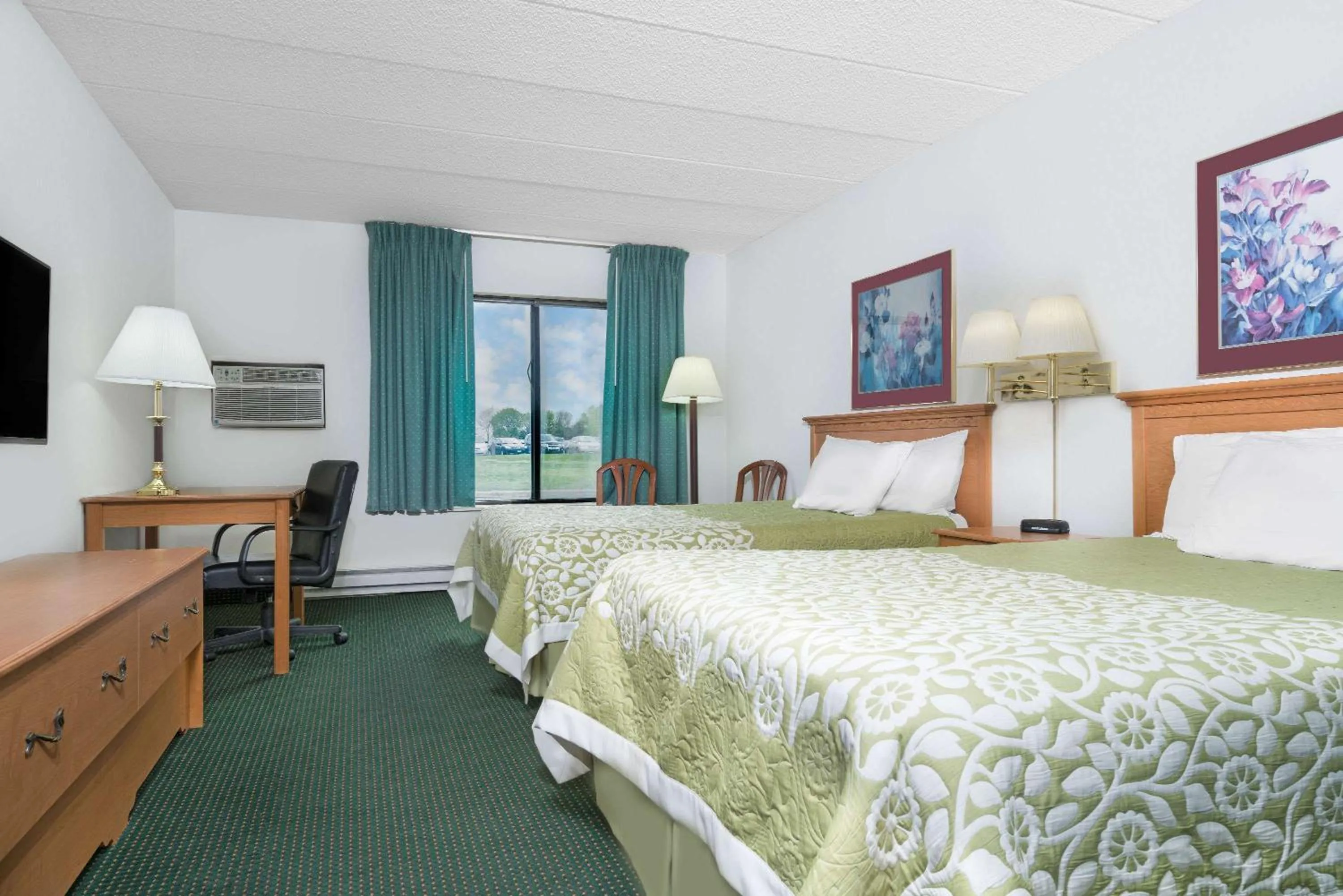 Photo of the whole room, Bed in Days Inn by Wyndham St Cloud