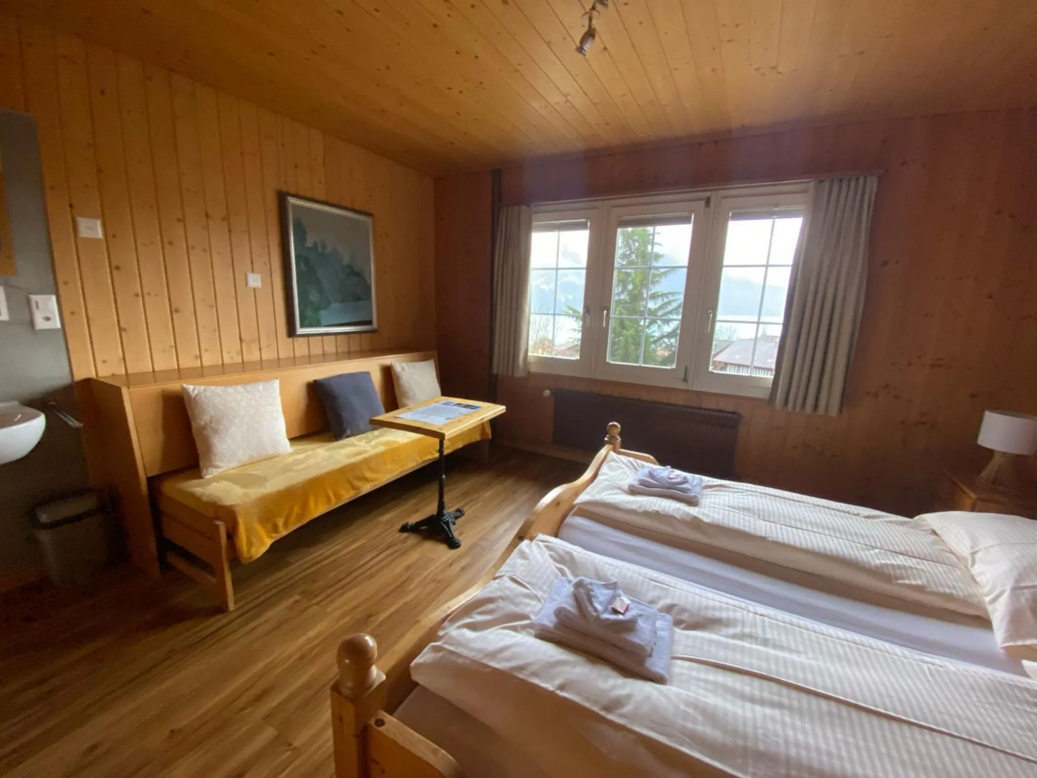 Photo of the whole room, Bed in B & B Brienz