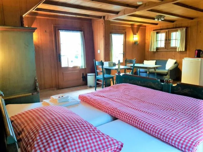 Photo of the whole room, Bed in B & B Brienz