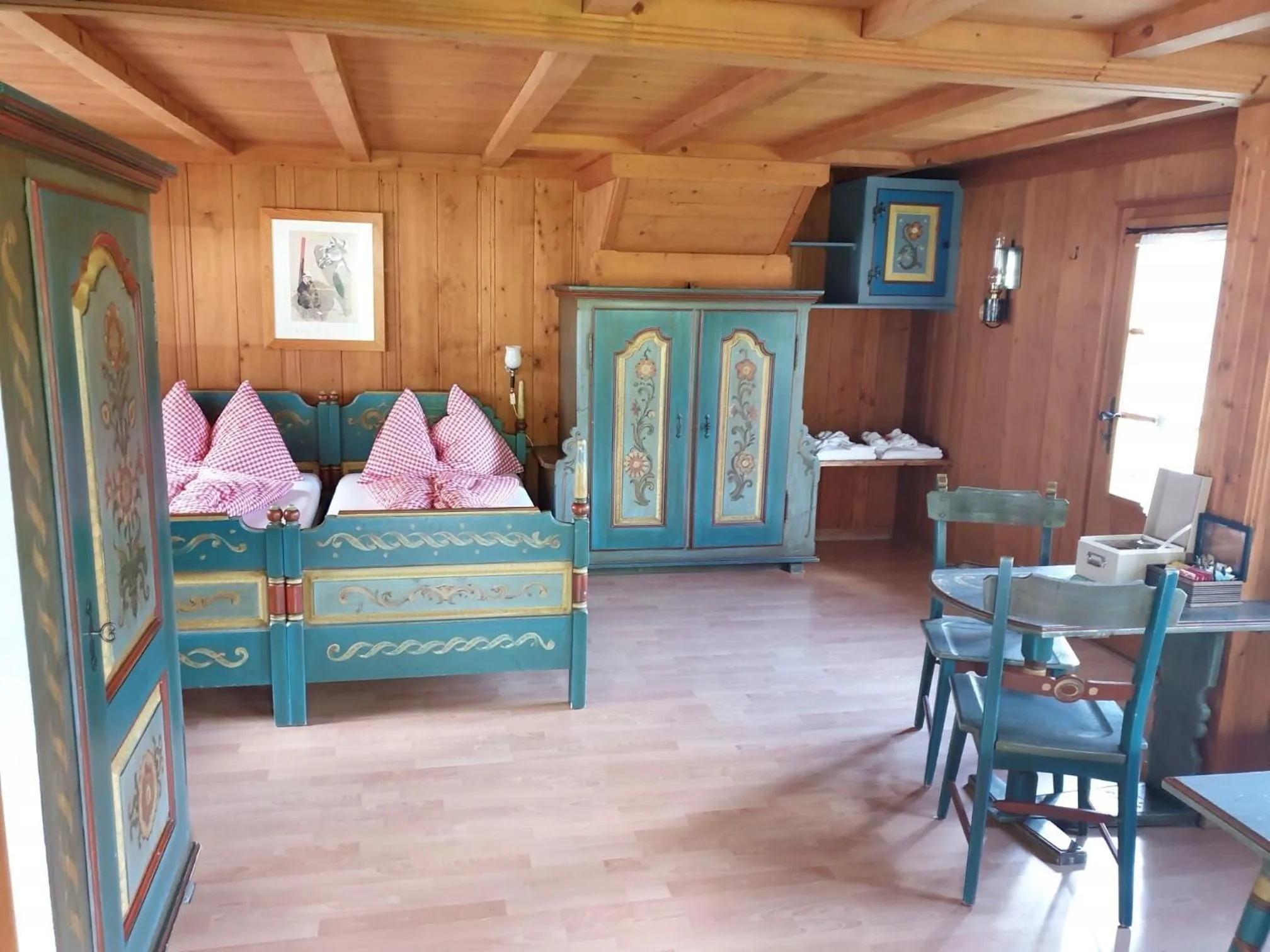 Photo of the whole room, Bed in B & B Brienz