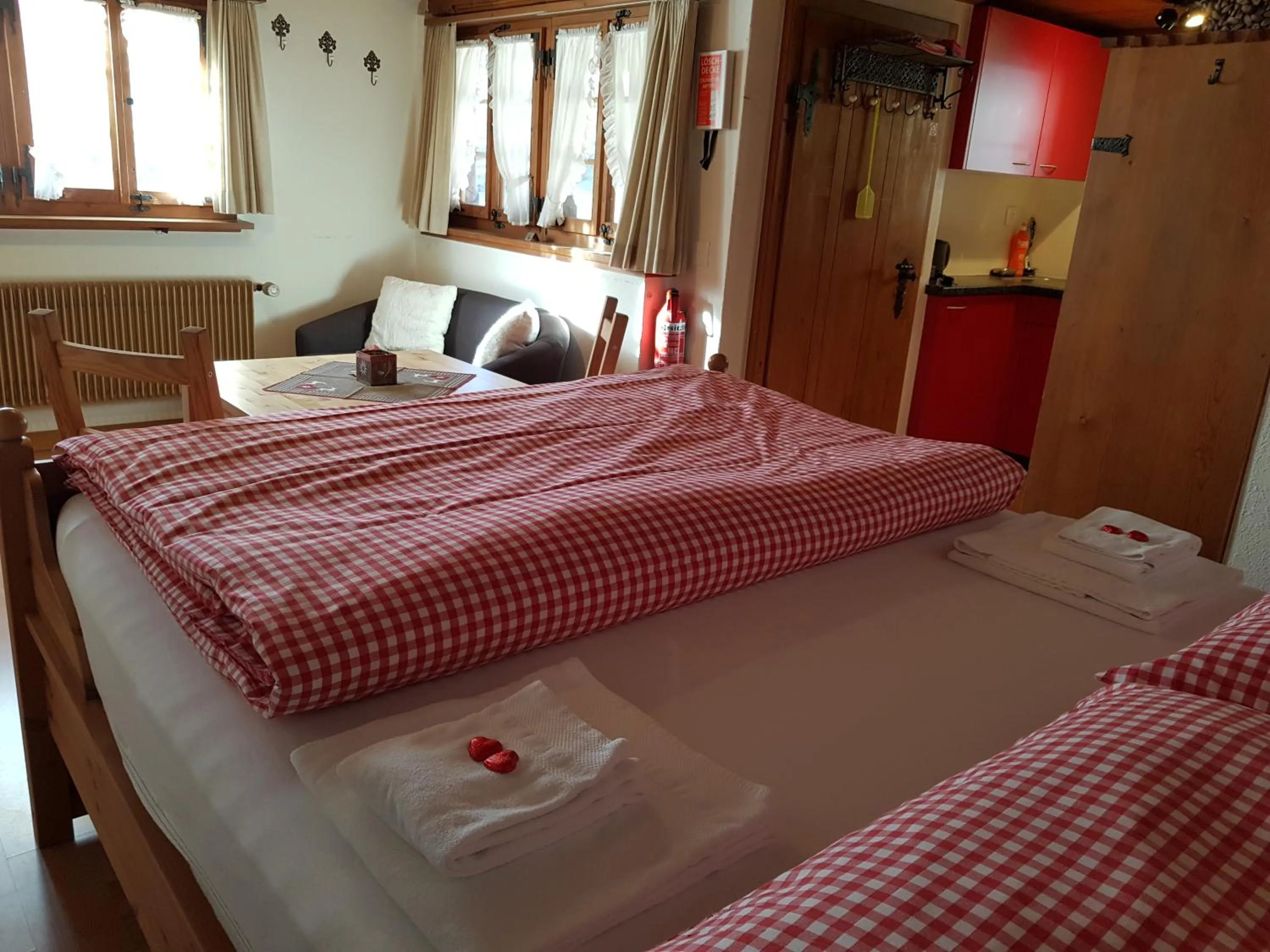 Photo of the whole room, Bed in B & B Brienz