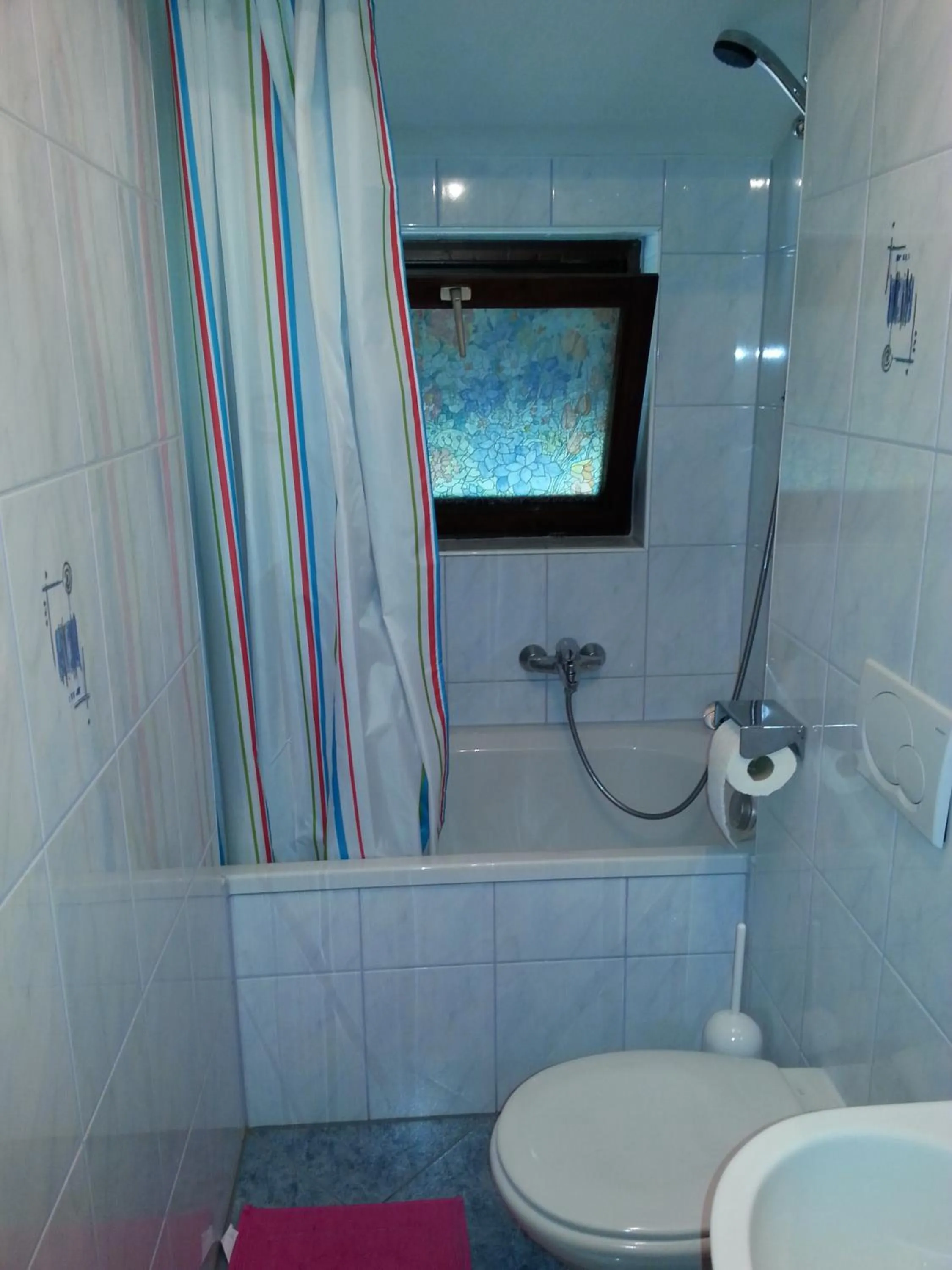 Bathroom in Fichtenblockhütte