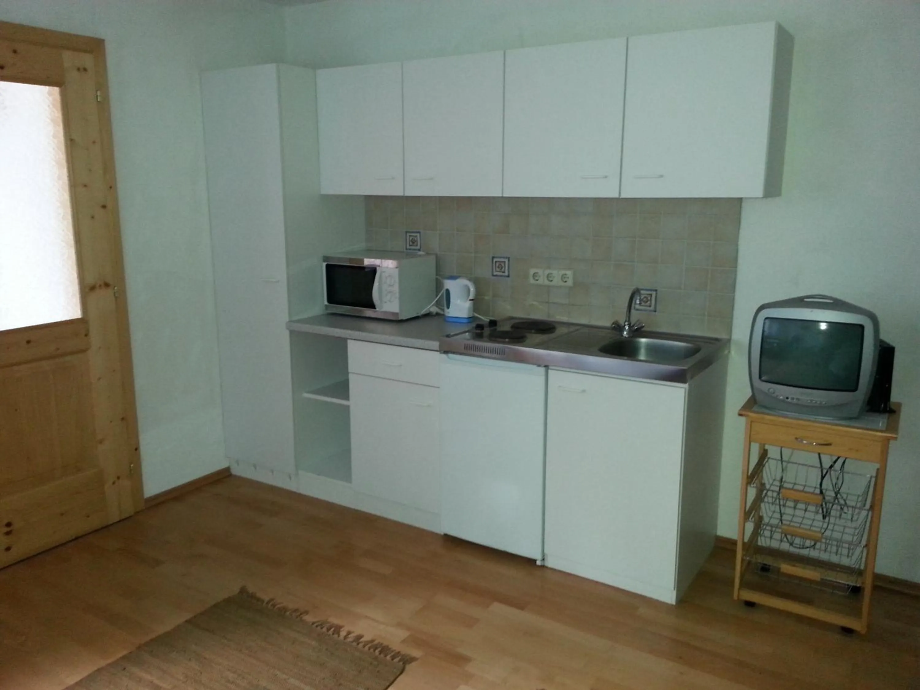 Kitchen or kitchenette in Fichtenblockhütte