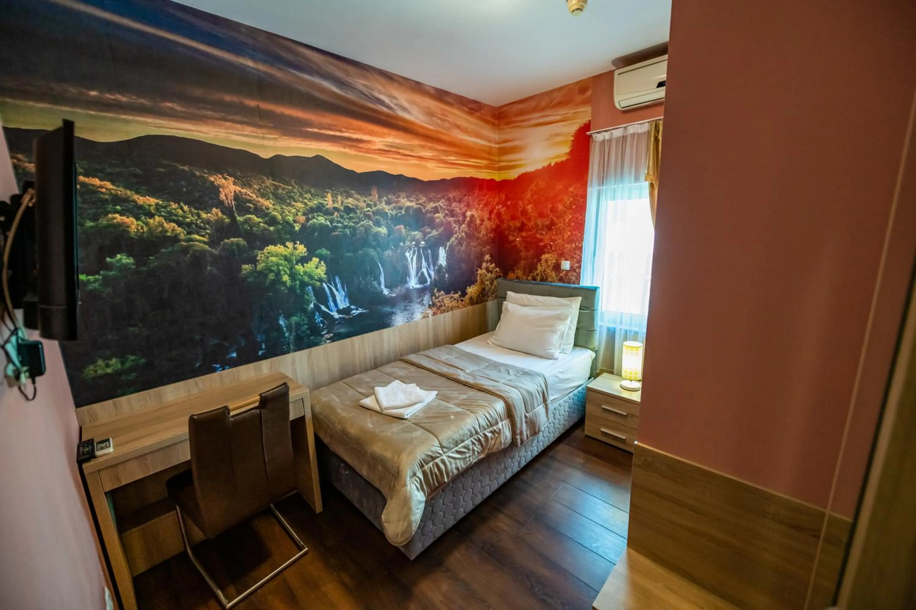 Bedroom, Bed in Hotel Oasis