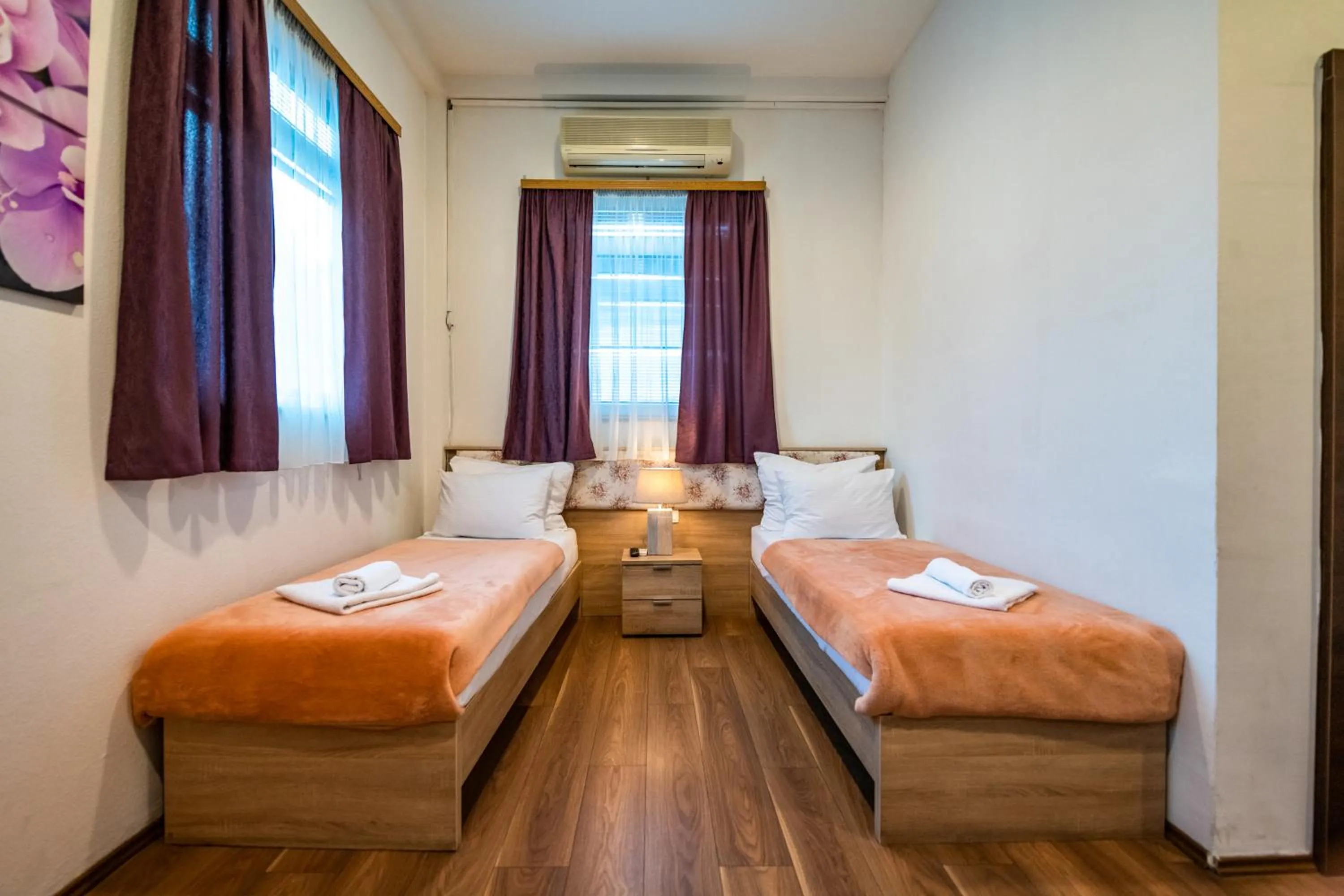 Photo of the whole room, Bed in Hotel Oasis