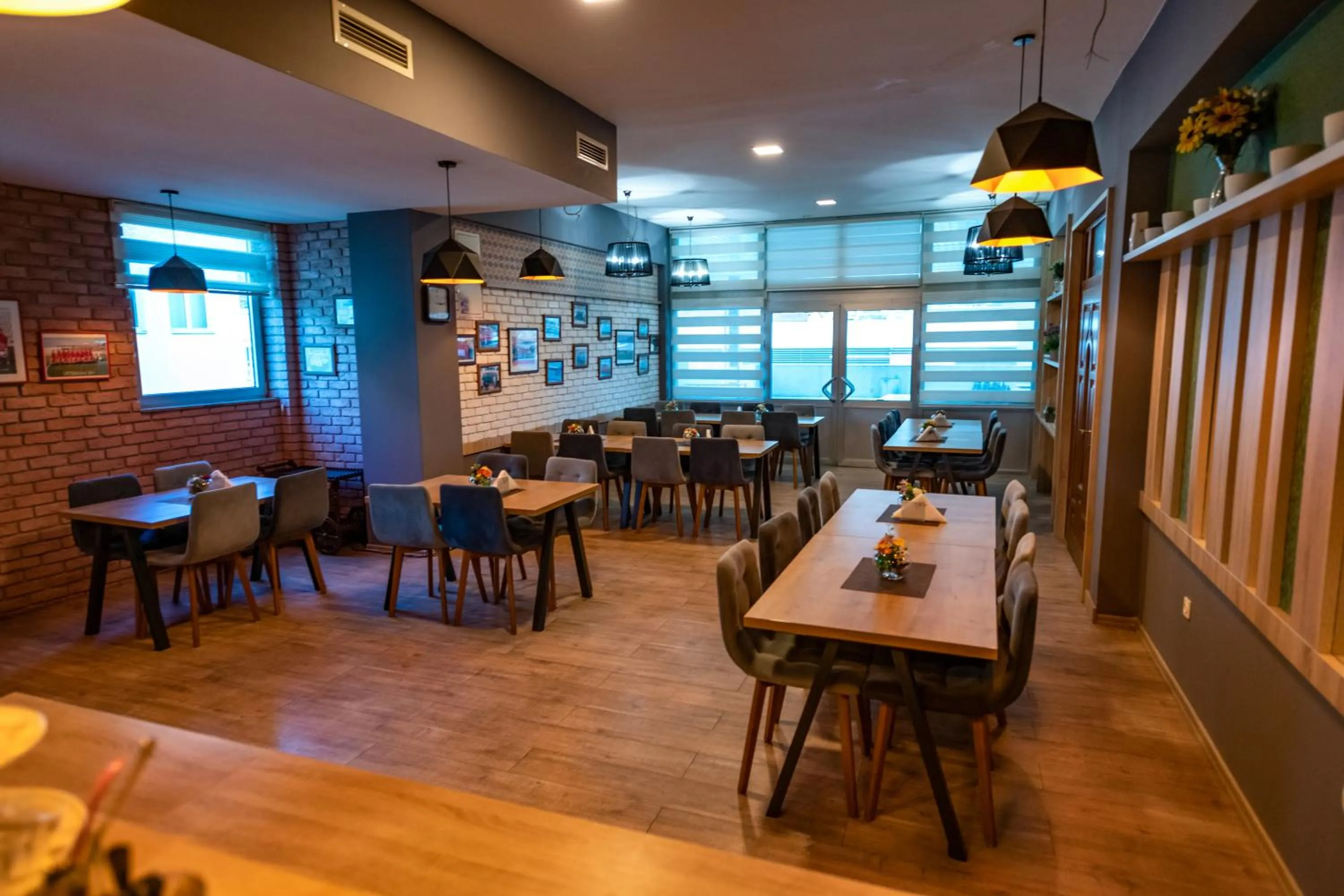 Restaurant/places to eat in Hotel Oasis