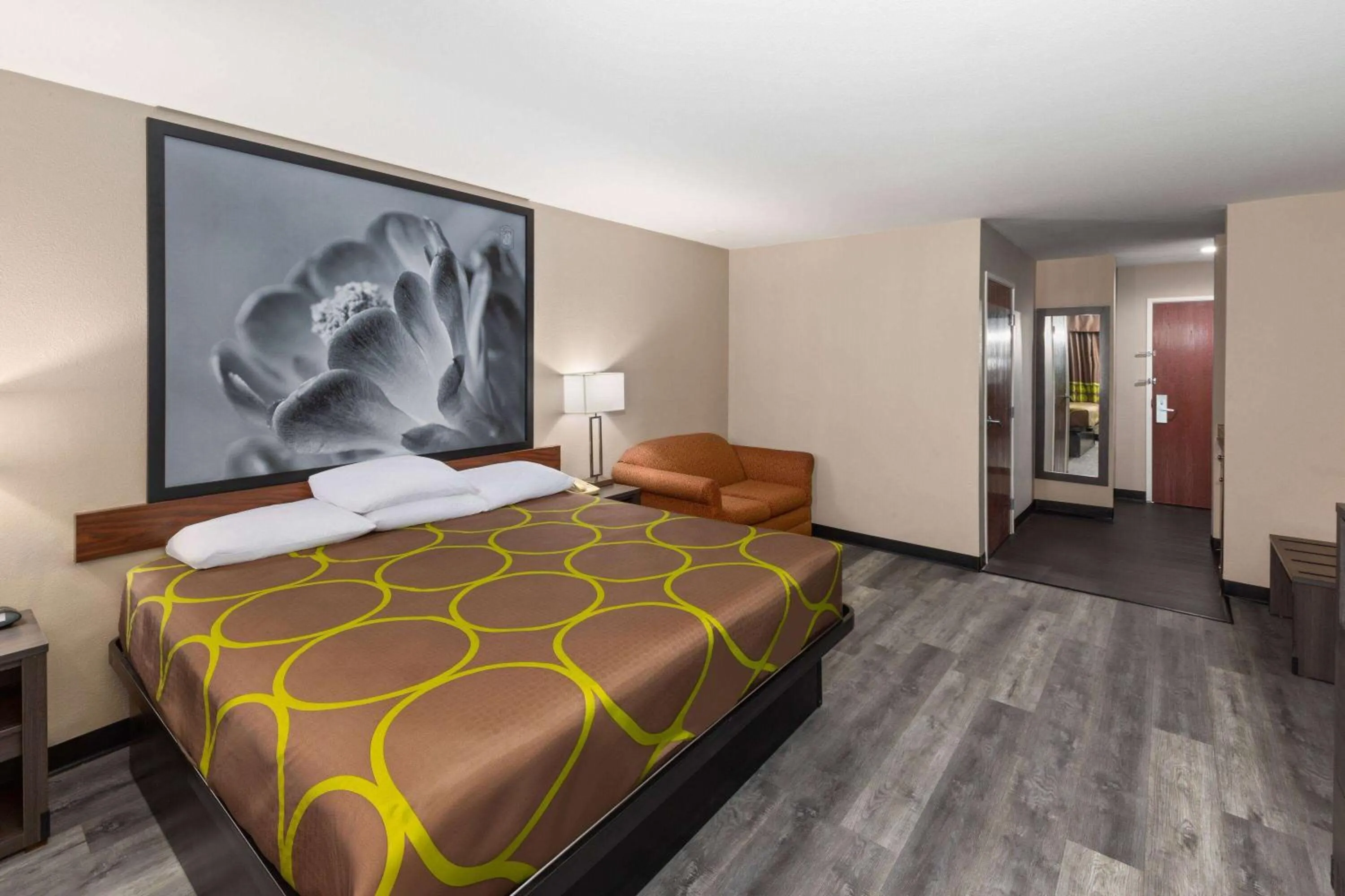 Photo of the whole room, Bed in Super 8 by Wyndham Lubbock West