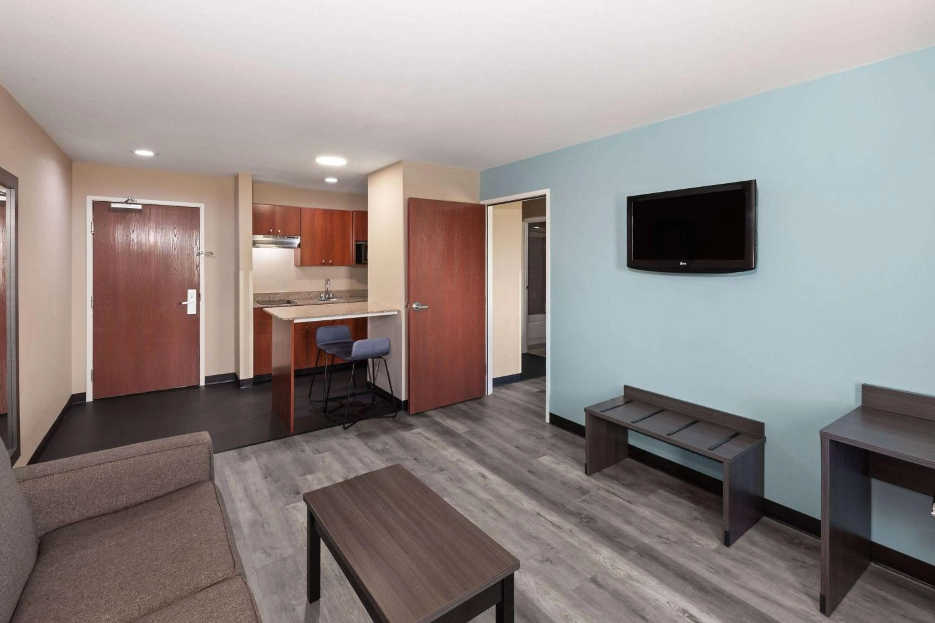 Photo of the whole room in Super 8 by Wyndham Lubbock West