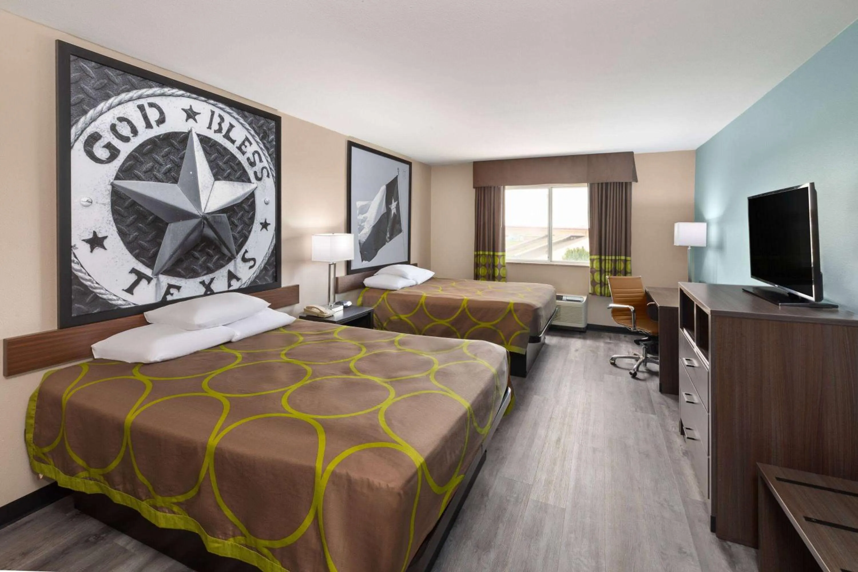 Photo of the whole room, Bed in Super 8 by Wyndham Lubbock West