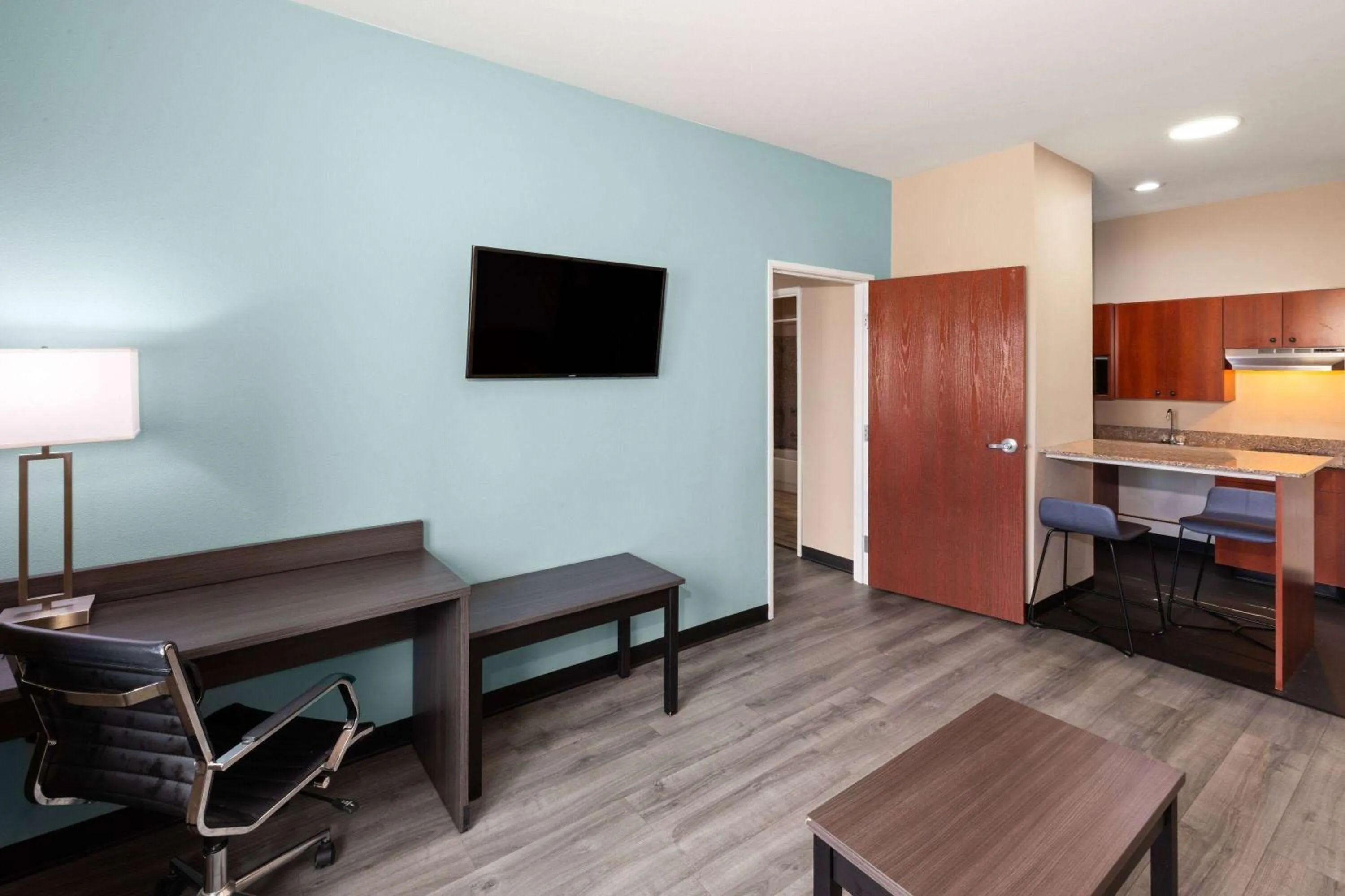 Photo of the whole room in Super 8 by Wyndham Lubbock West