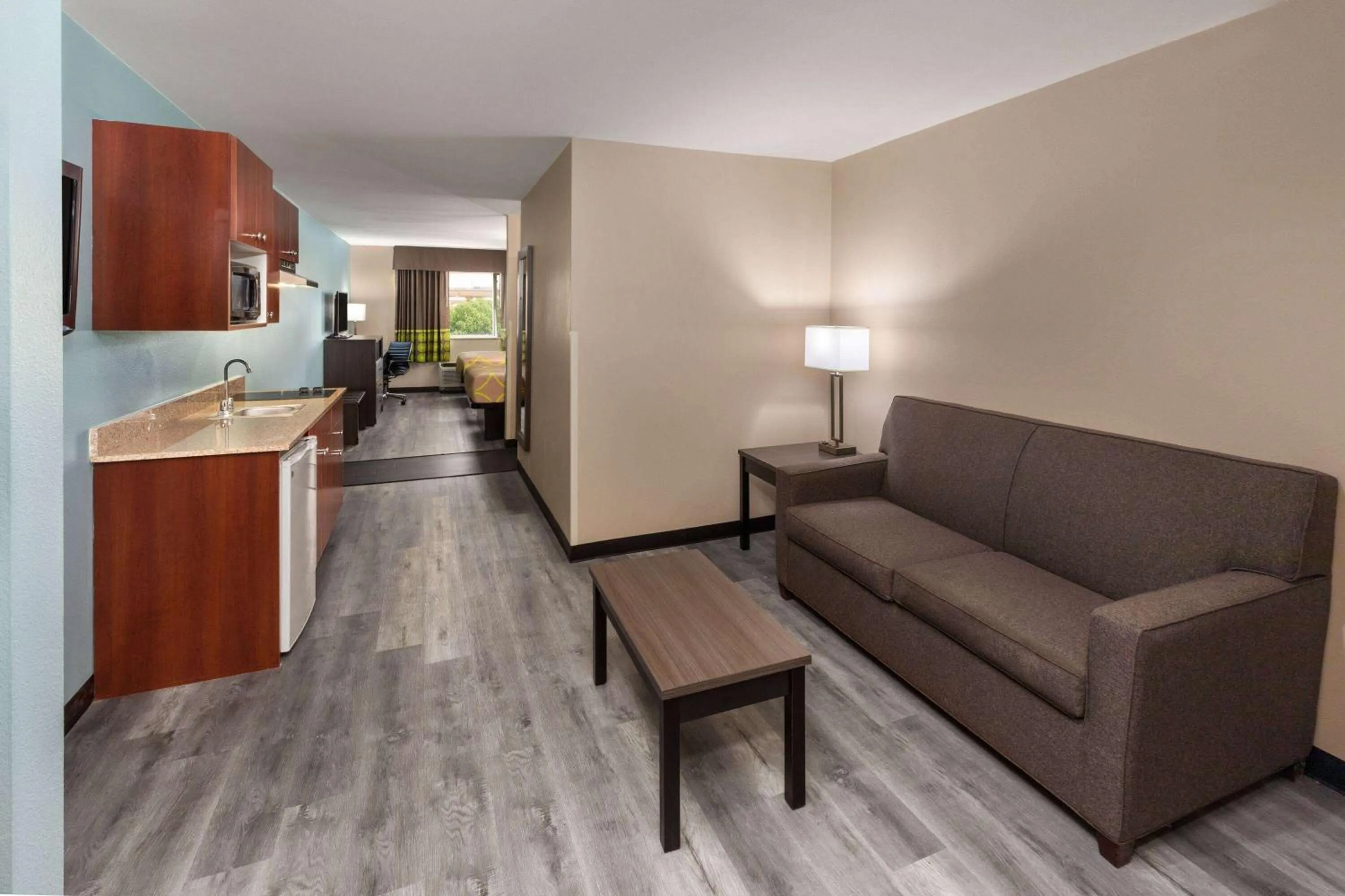 Photo of the whole room in Super 8 by Wyndham Lubbock West