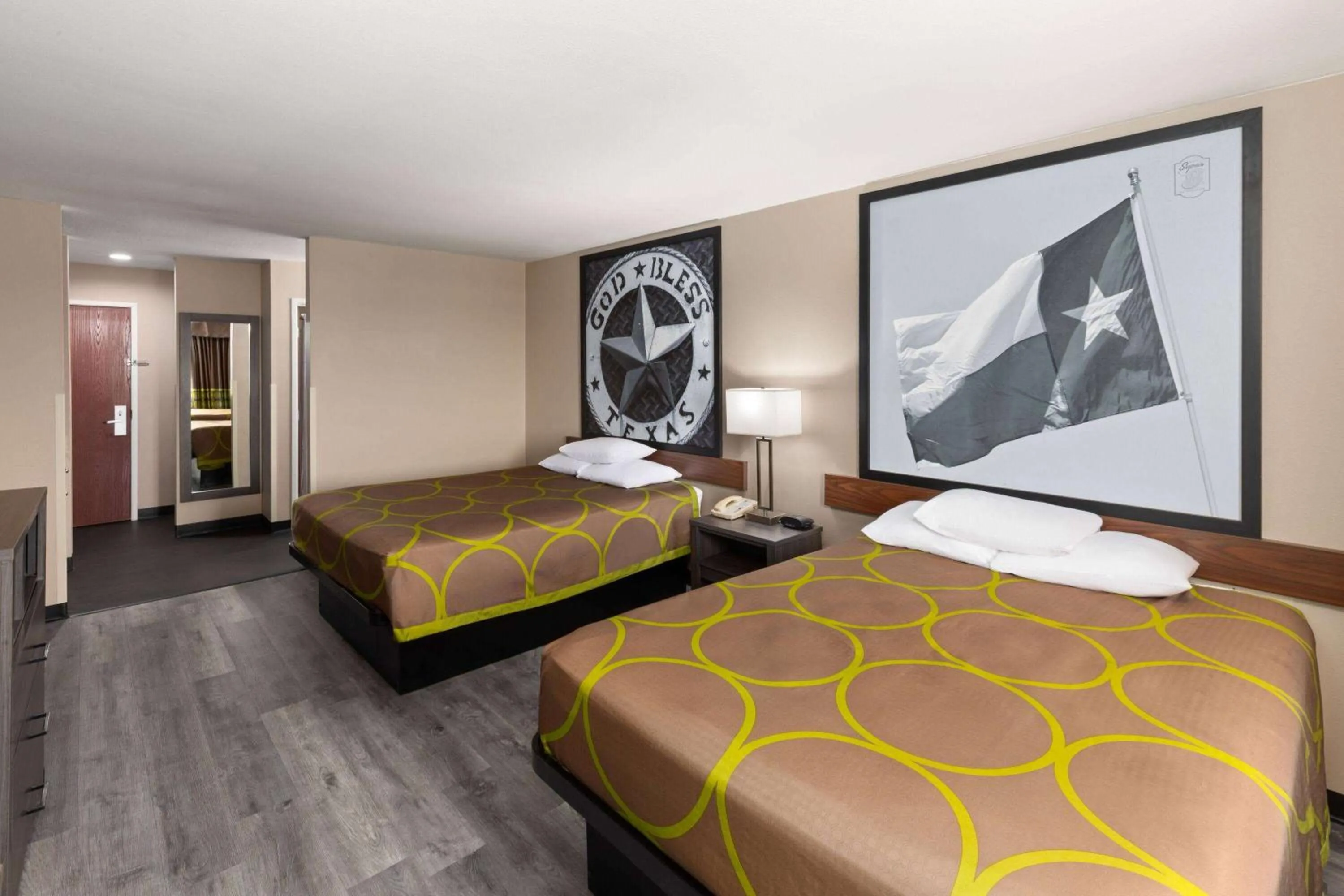 Photo of the whole room, Bed in Super 8 by Wyndham Lubbock West