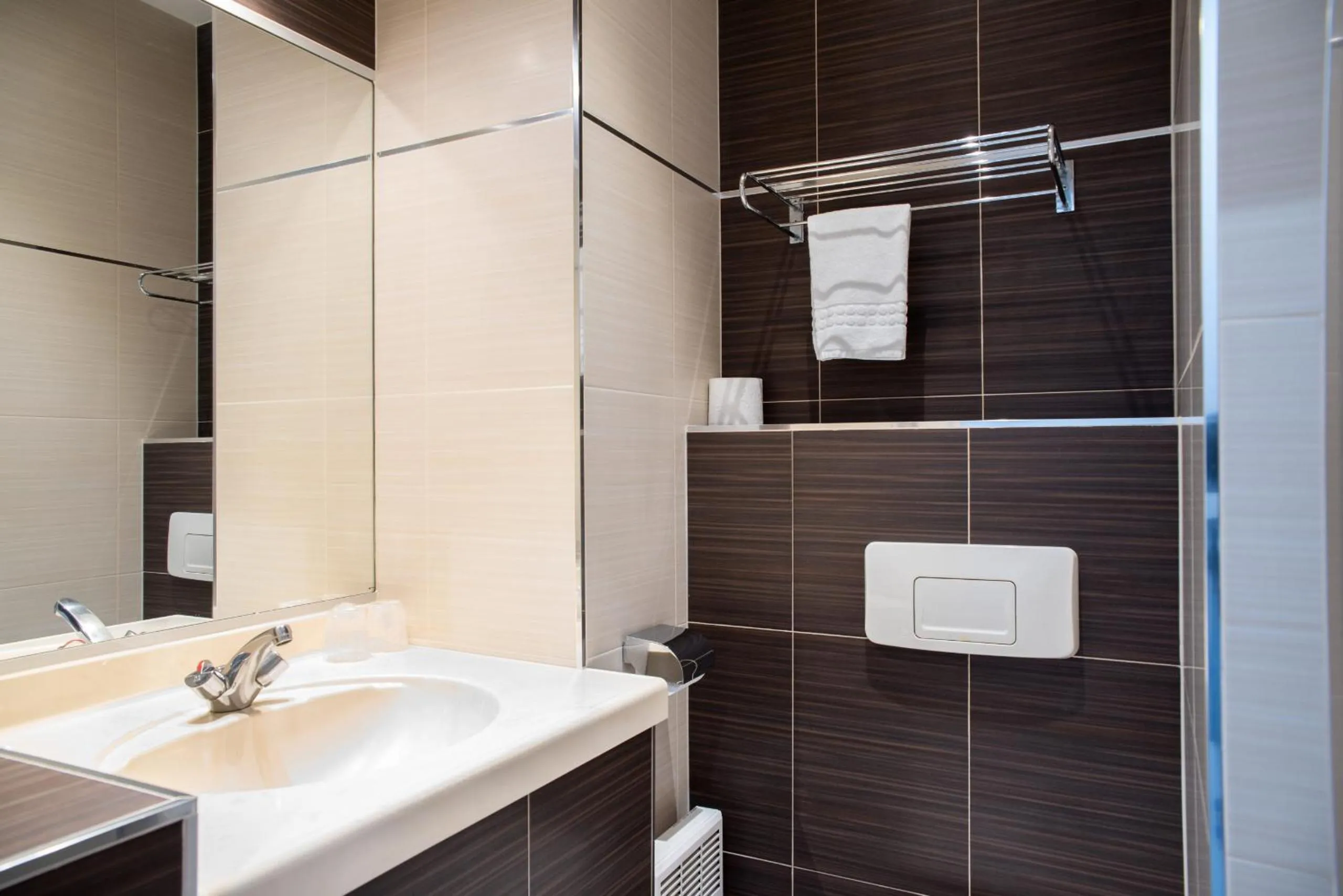 Bathroom in Hôtel Garabel